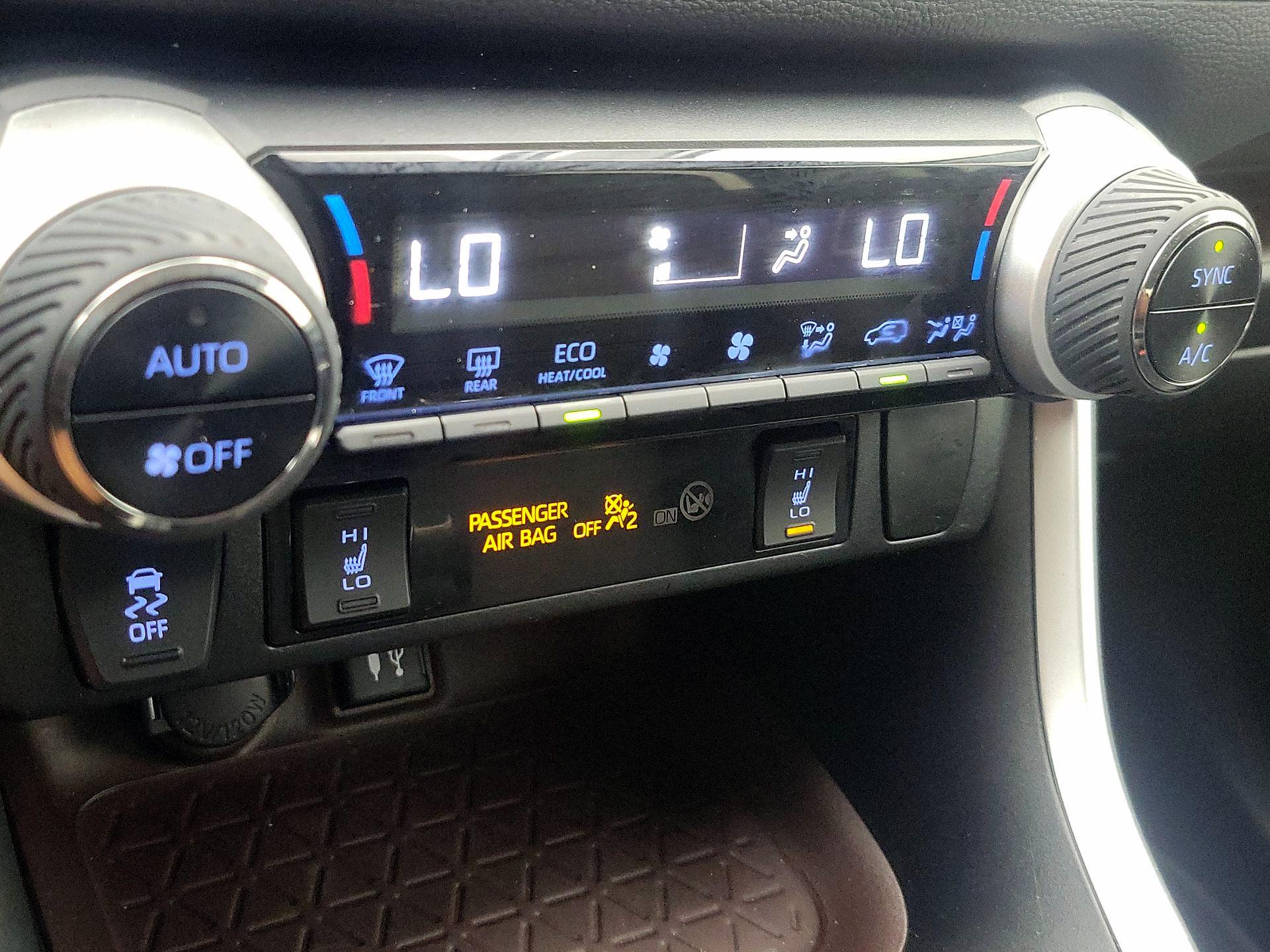 Thumbnail: 2019 Toyota RAV4 - 17