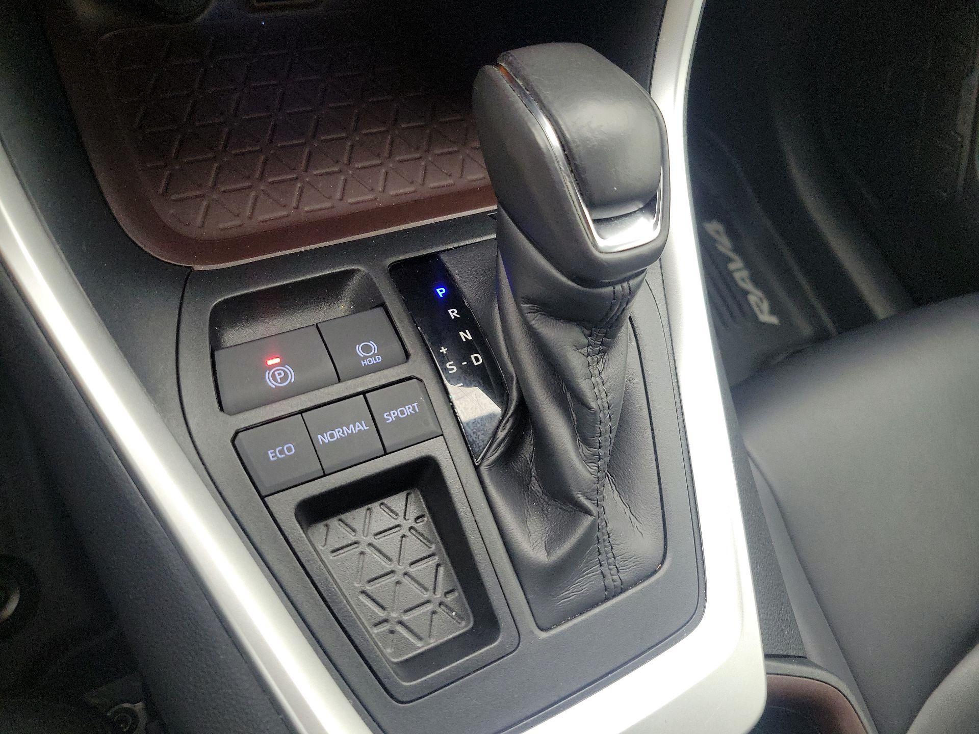 Thumbnail: 2019 Toyota RAV4 - 18