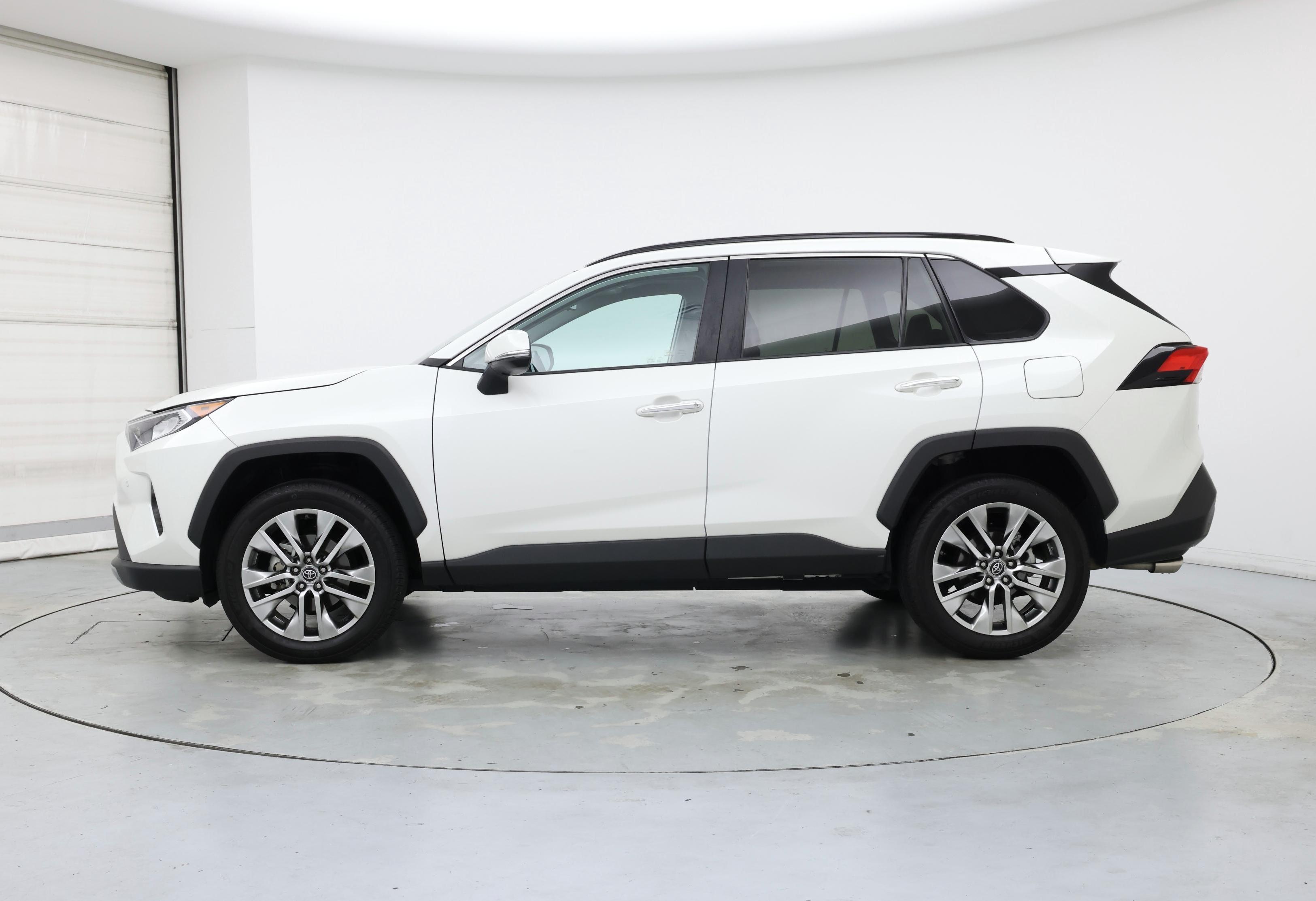 Thumbnail: 2019 Toyota RAV4 - 3
