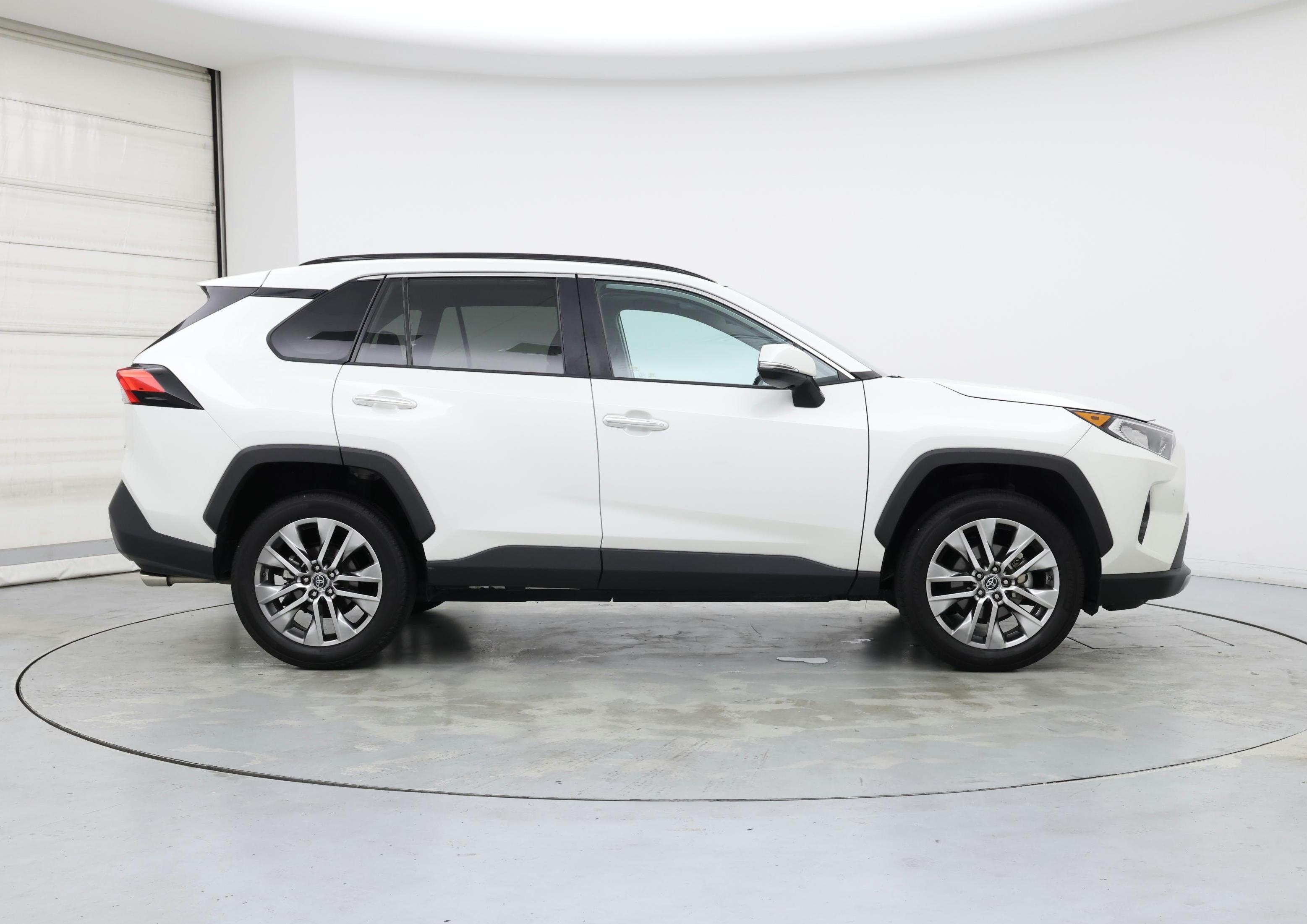 Thumbnail: 2019 Toyota RAV4 - 7
