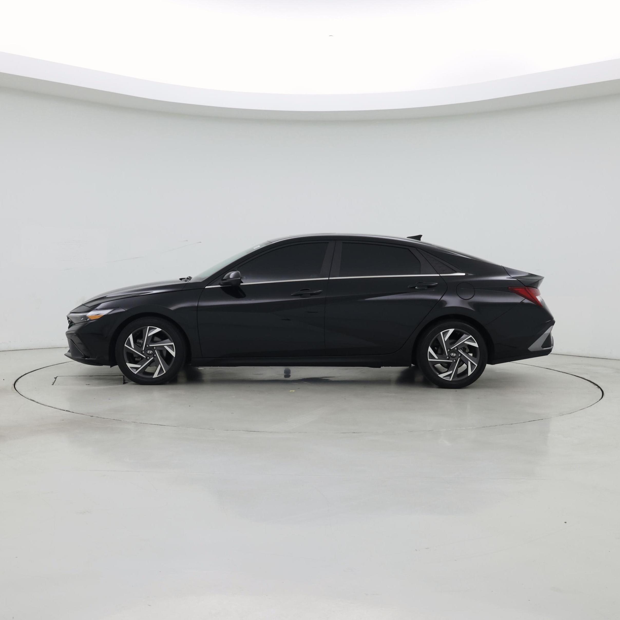 Thumbnail: 2024 Hyundai Elantra - 3