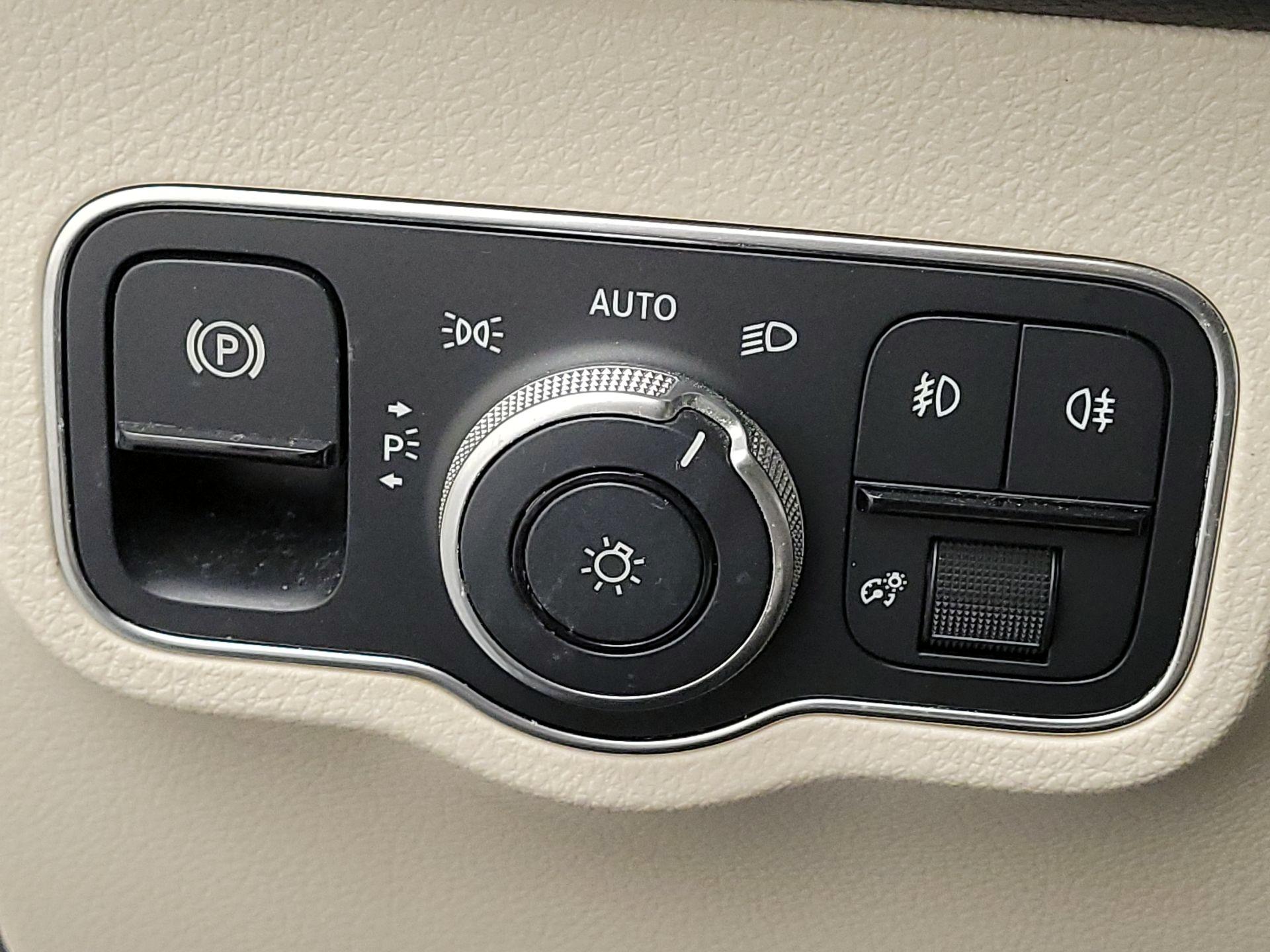 Thumbnail: 2022 Mercedes-Benz GLB - 13