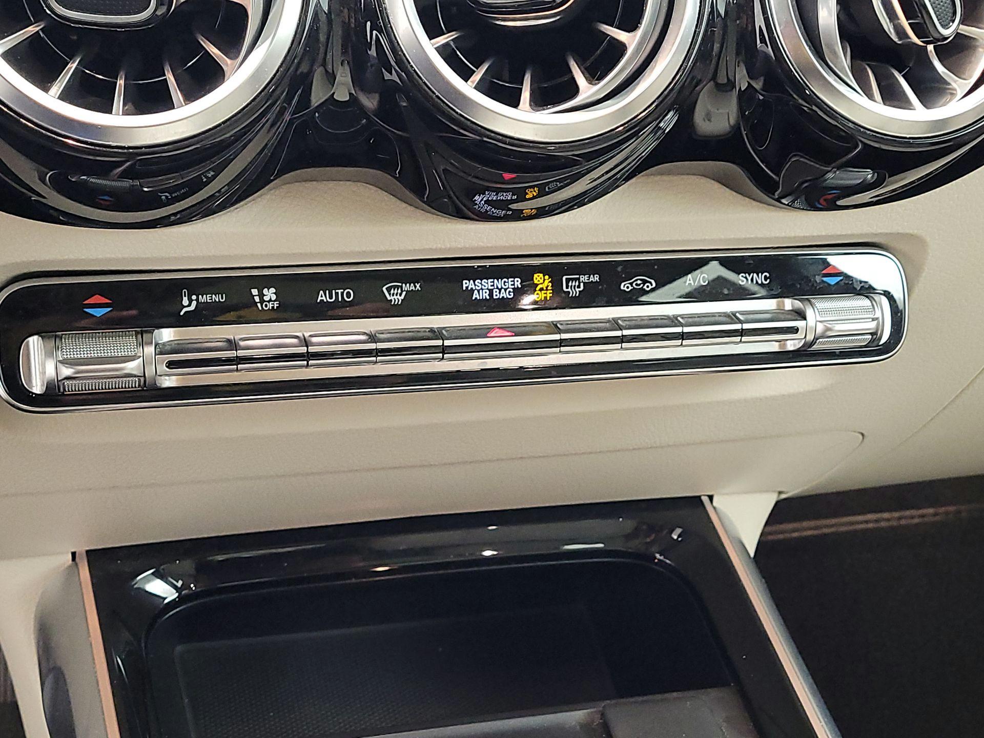 Thumbnail: 2022 Mercedes-Benz GLB - 16