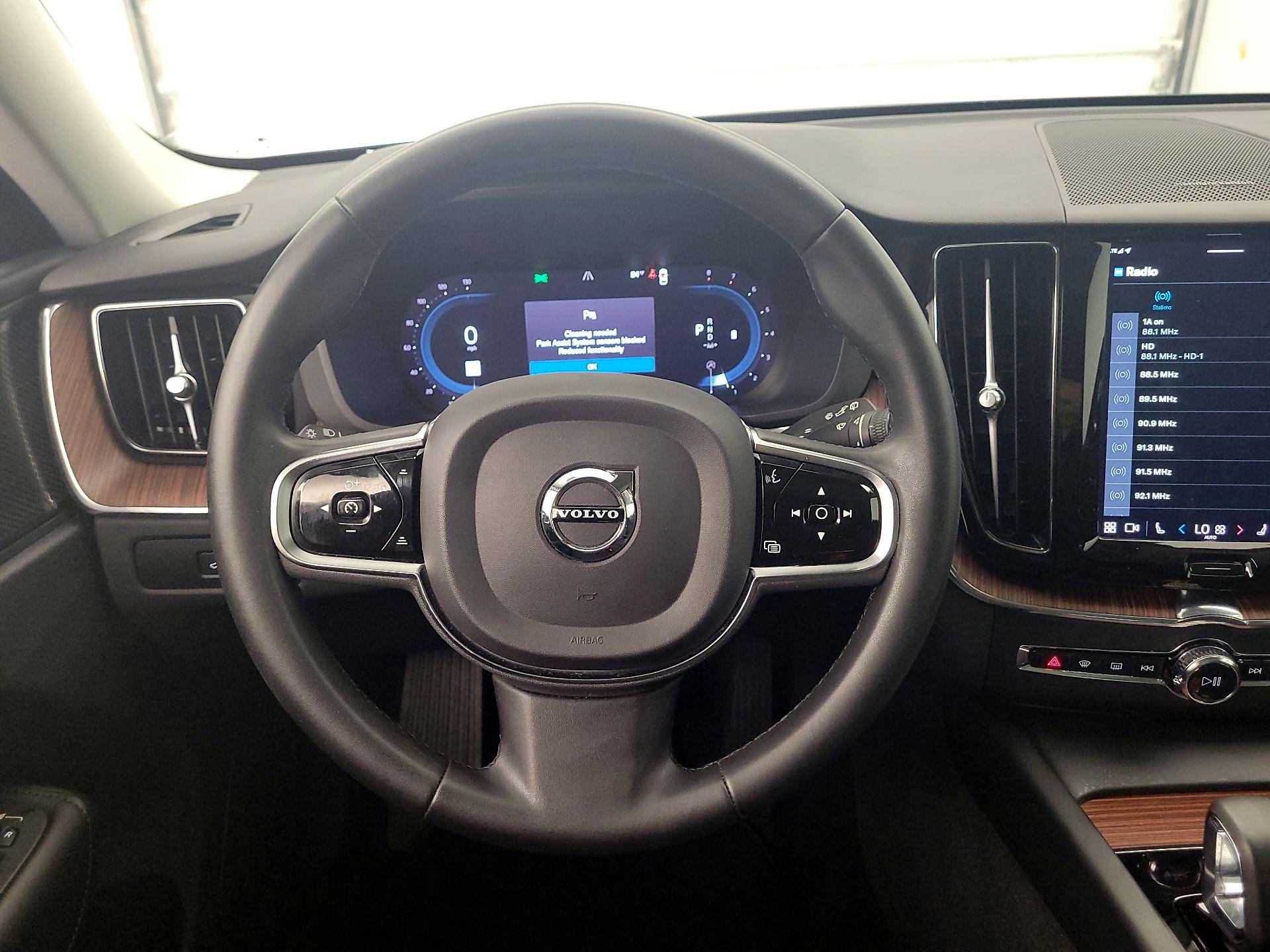 Thumbnail: 2023 Volvo XC60 - 10