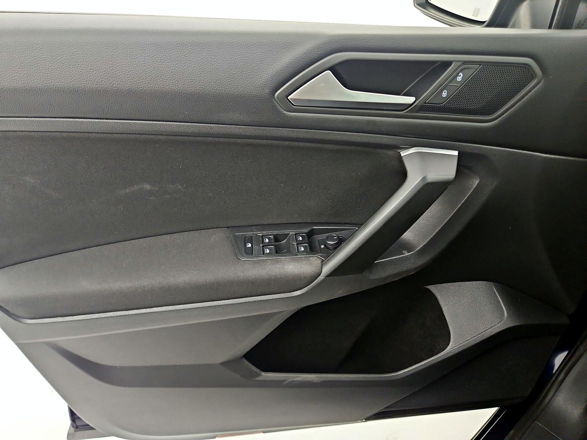 Thumbnail: 2021 Volkswagen Tiguan - 12