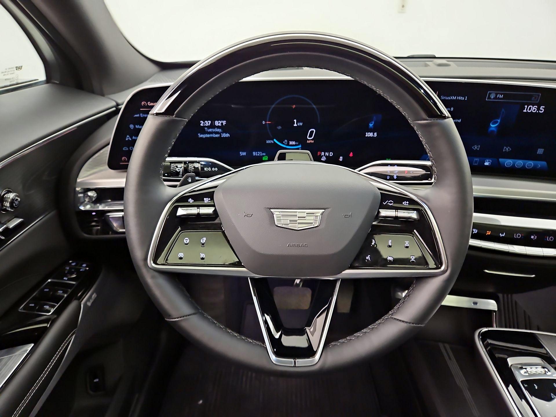 Thumbnail: 2024 Cadillac Lyriq - 10
