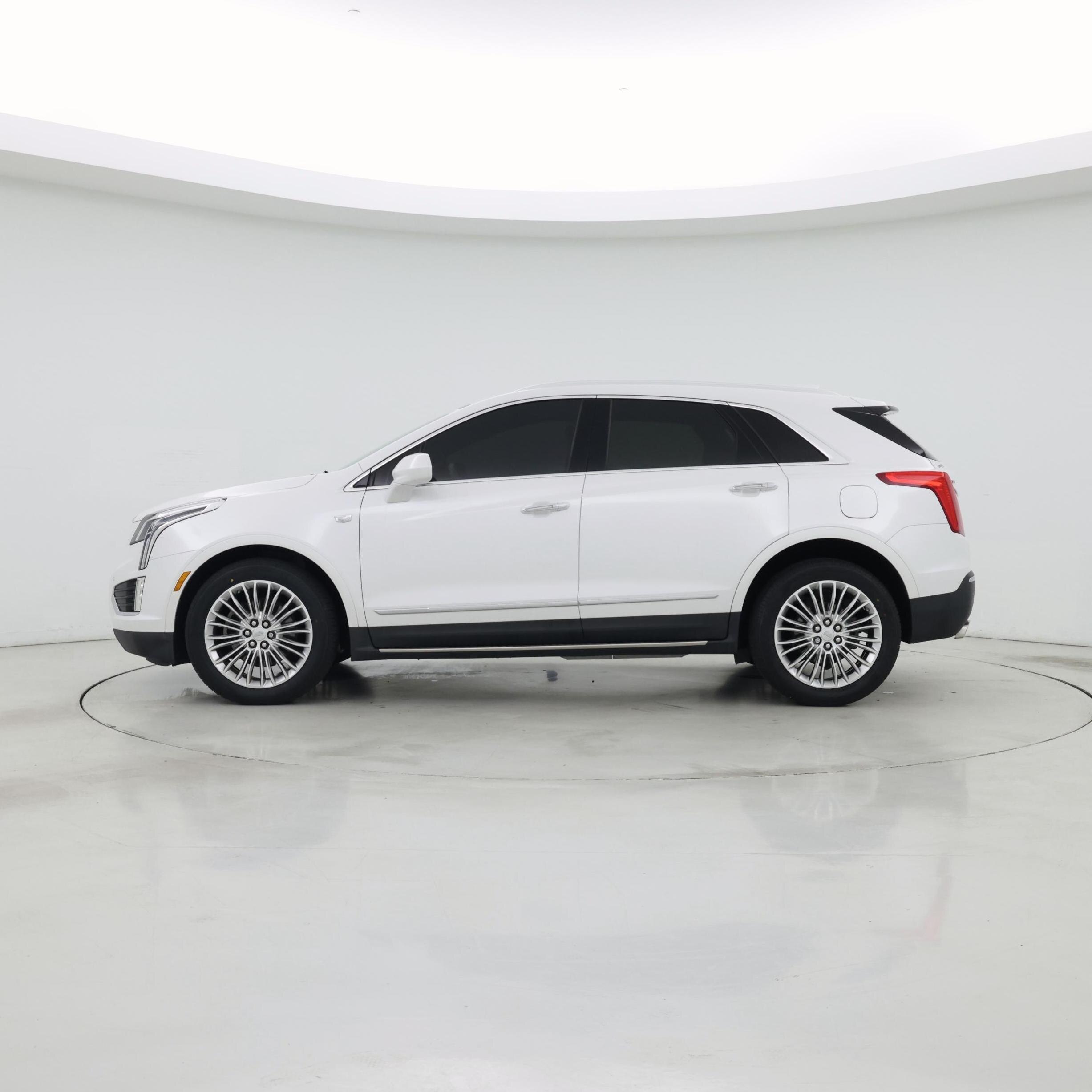 Thumbnail: 2018 Cadillac XT5 - 3