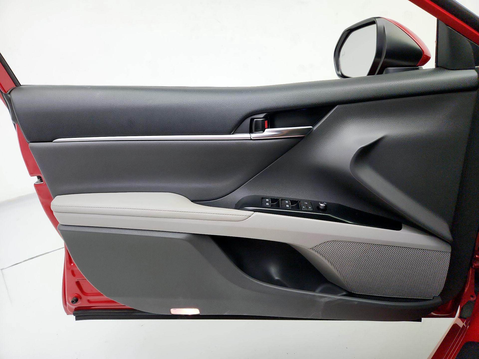 Thumbnail: 2019 Toyota Camry - 12