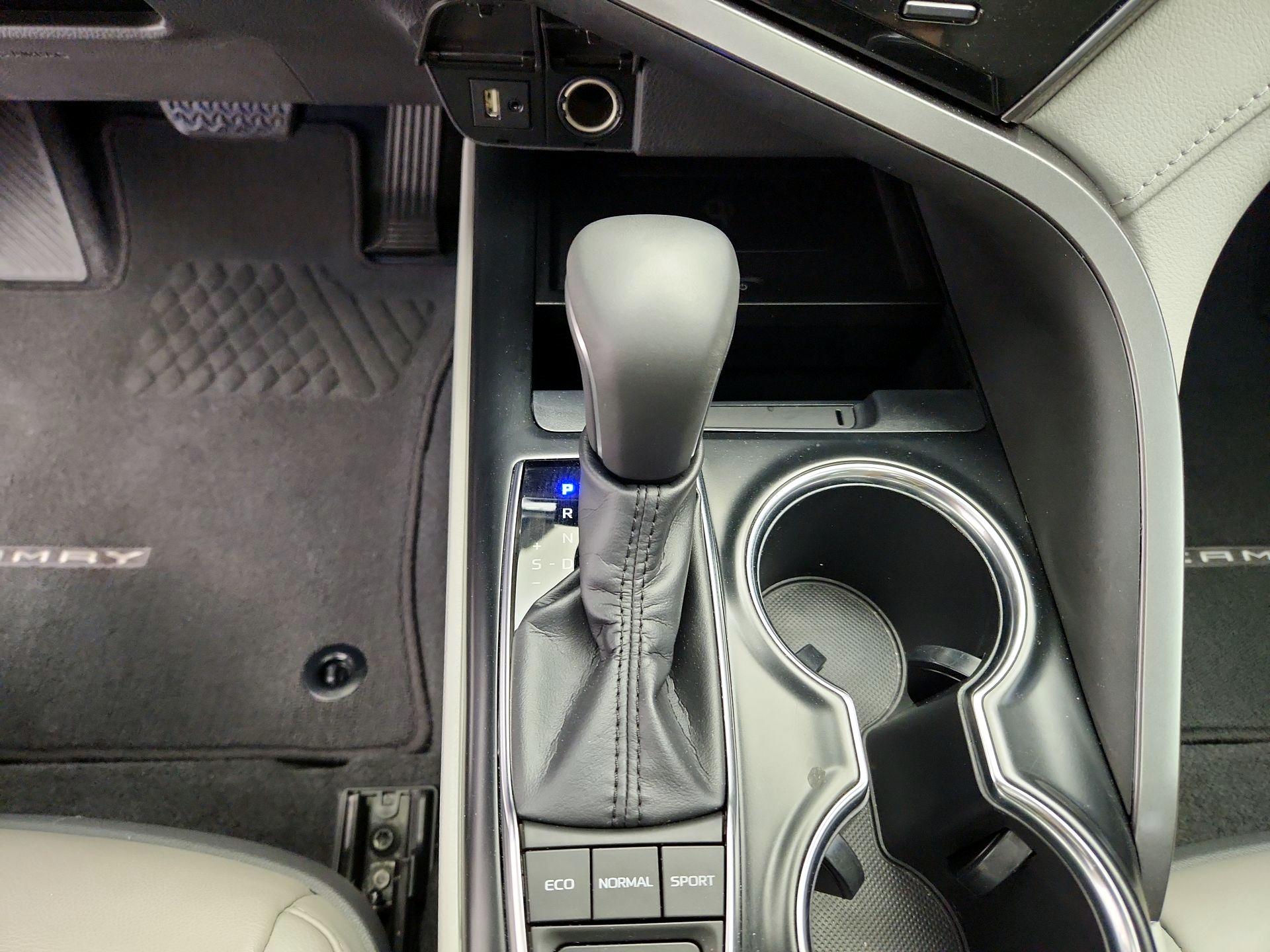 Thumbnail: 2019 Toyota Camry - 17