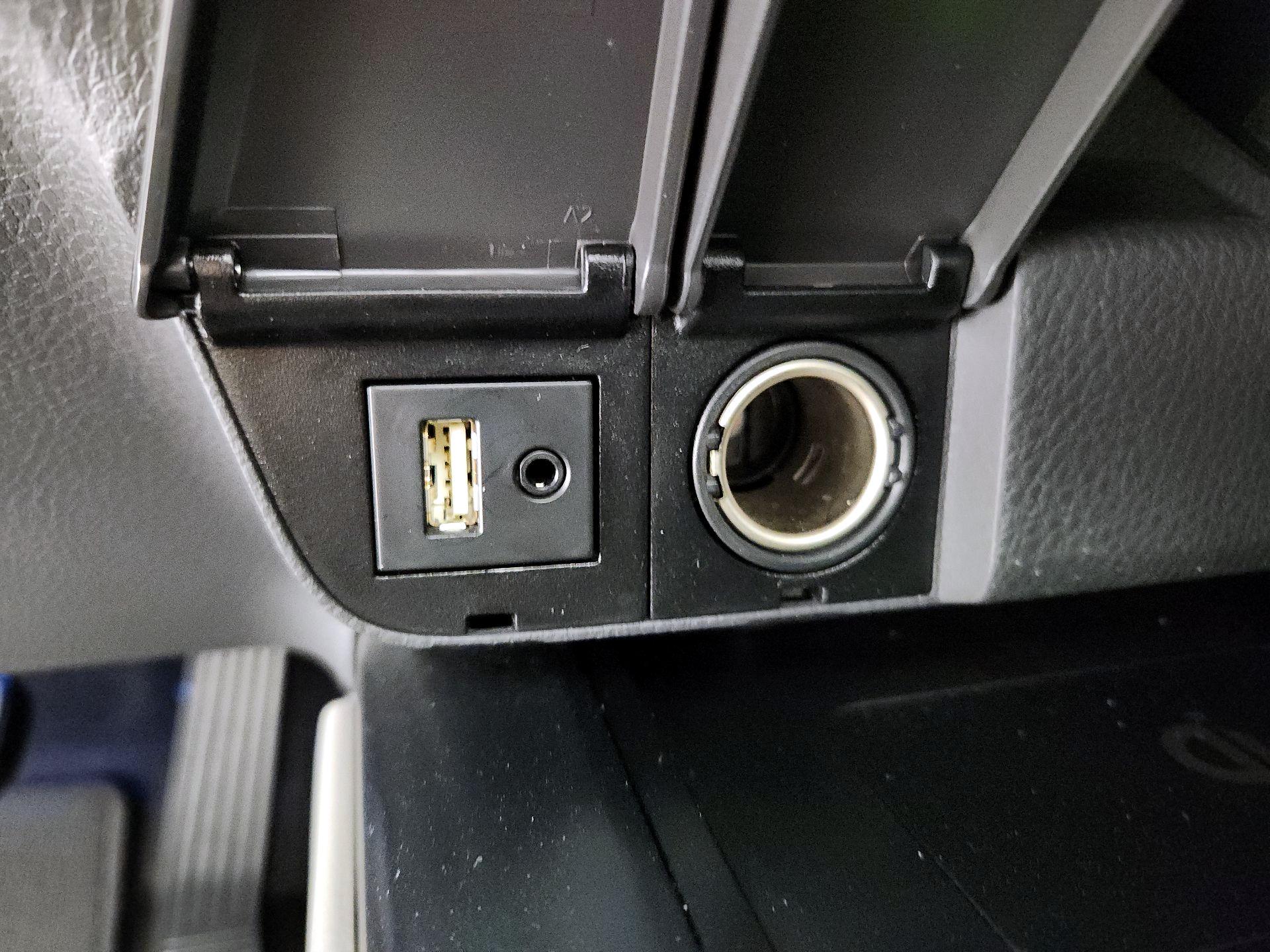 Thumbnail: 2019 Toyota Camry - 18