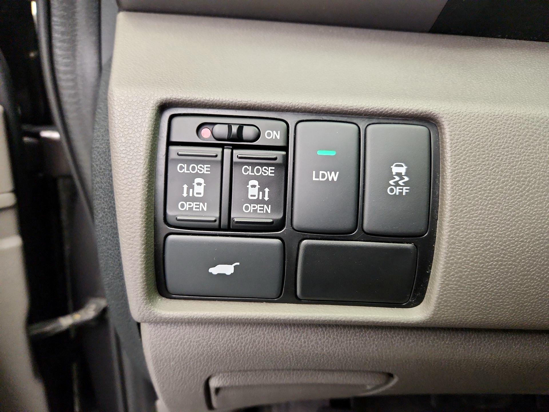 Thumbnail: 2016 Honda Odyssey - 13