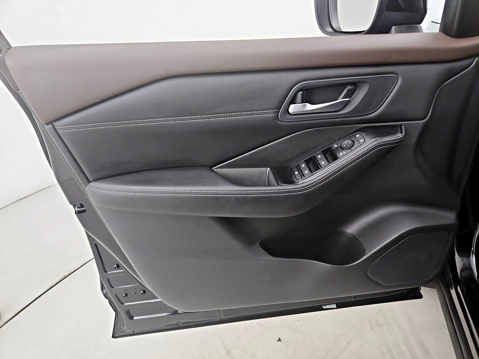 Thumbnail: 2023 Nissan Rogue - 12