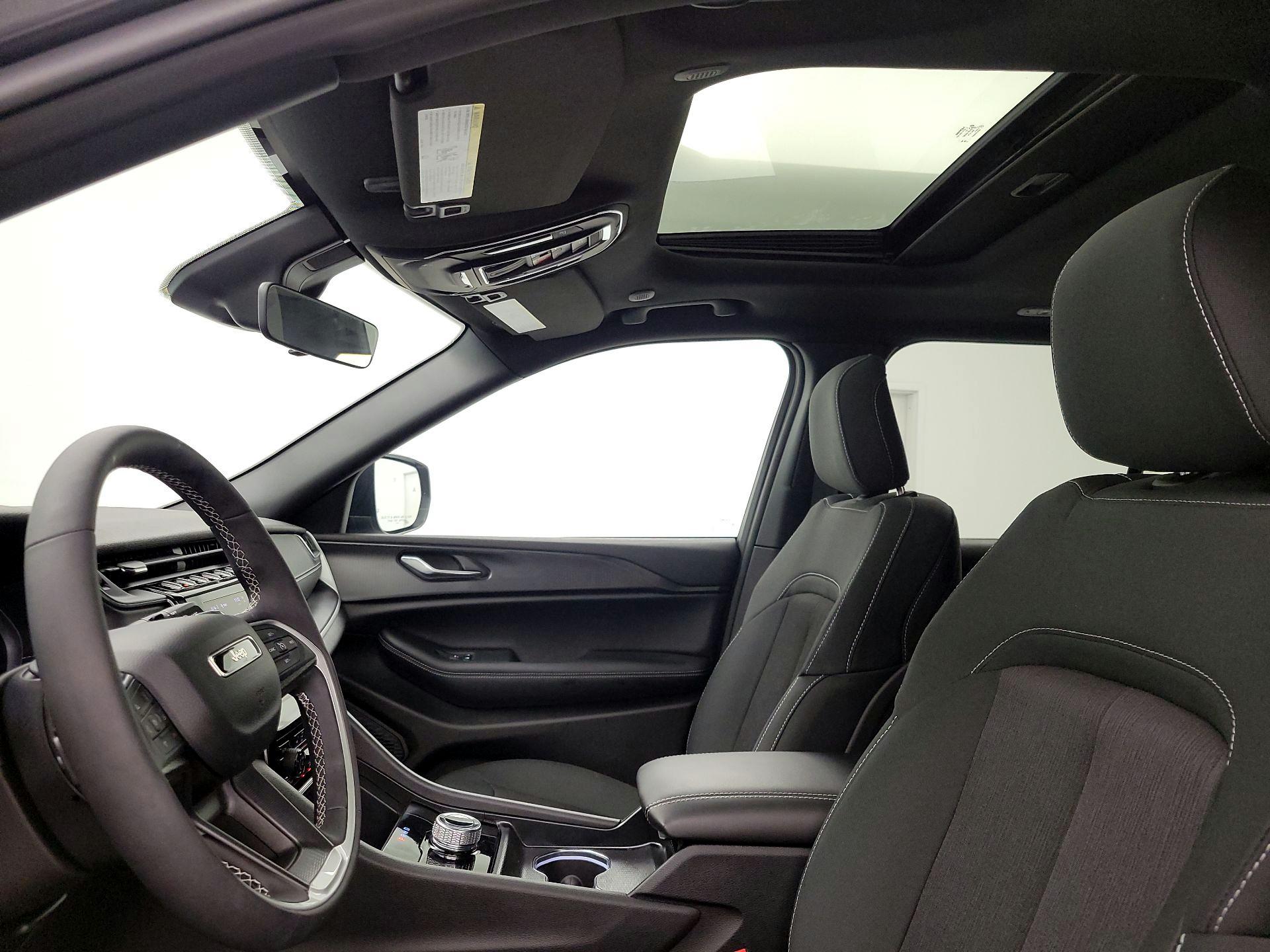 Thumbnail: 2025 Jeep Grand Cherokee - 19