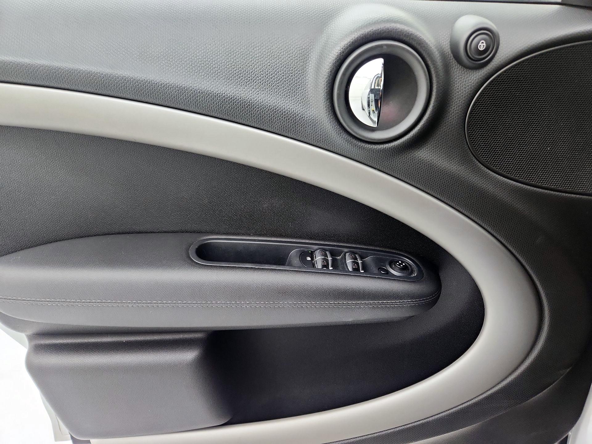 Thumbnail: 2016 MINI Cooper Countryman - 12