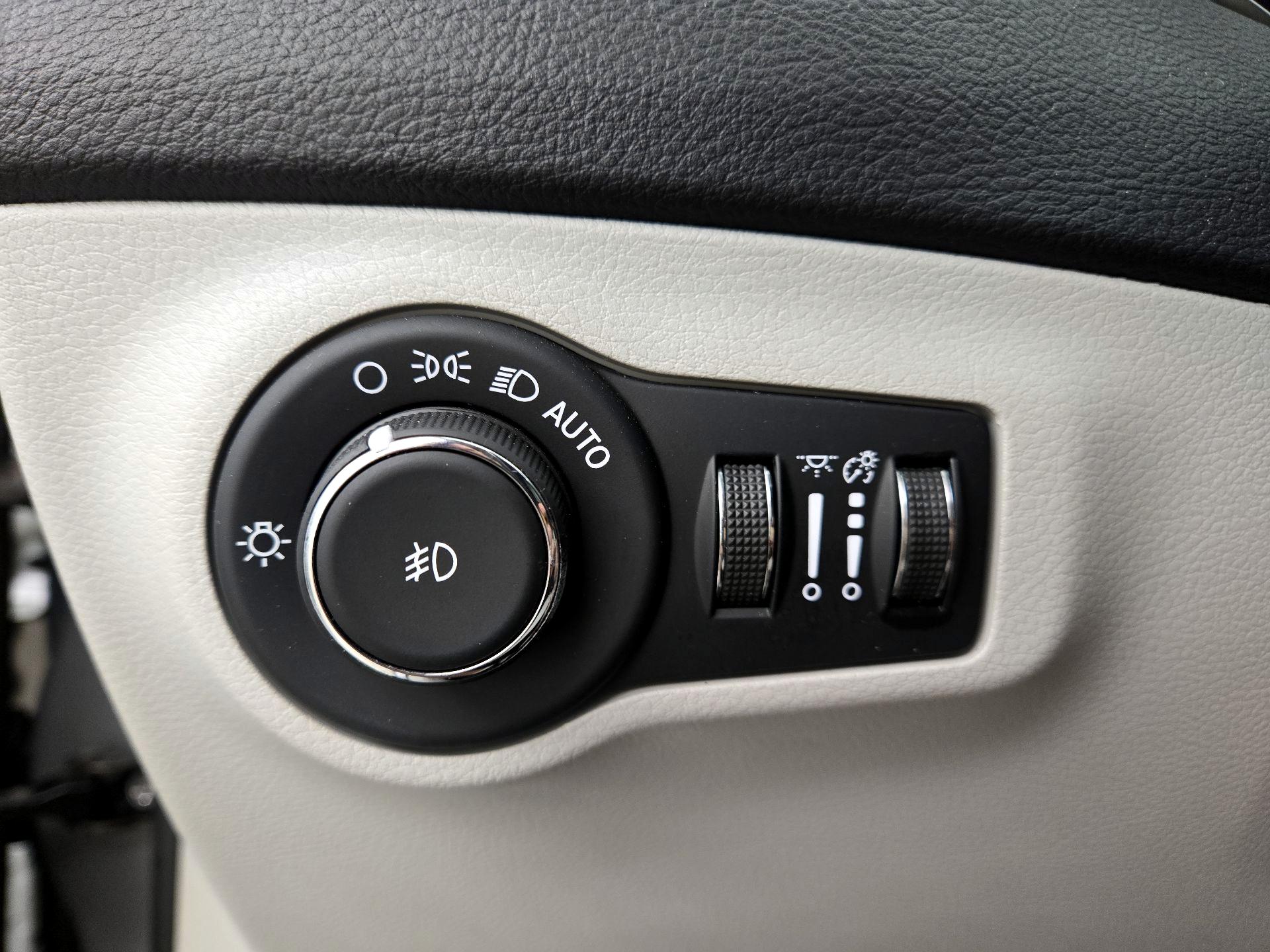 Thumbnail: 2020 Jeep Compass - 13
