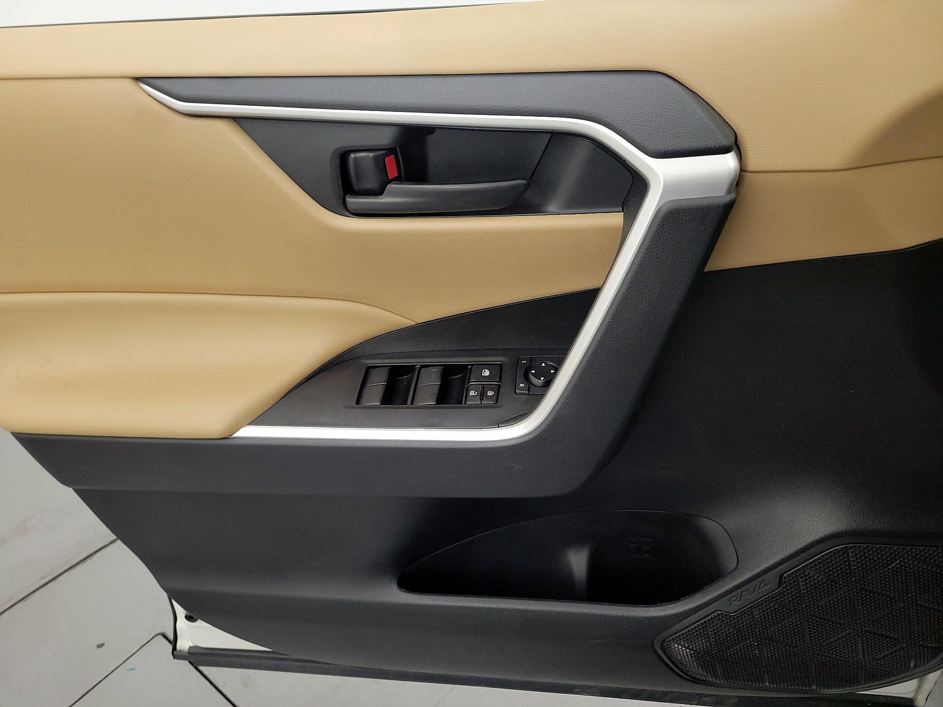 Thumbnail: 2021 Toyota RAV4 - 12