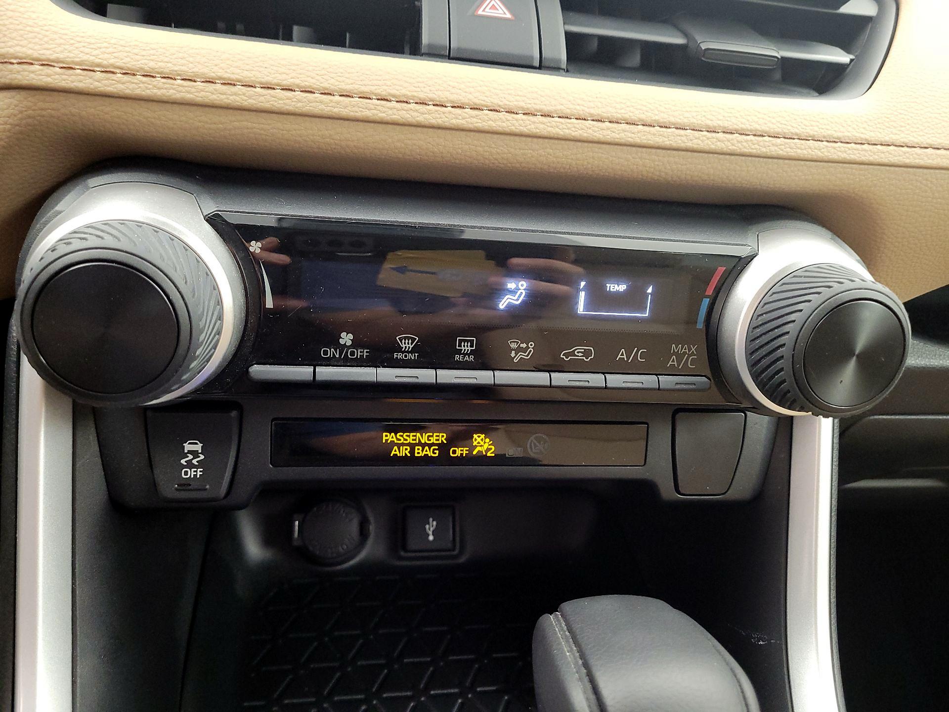 Thumbnail: 2021 Toyota RAV4 - 14