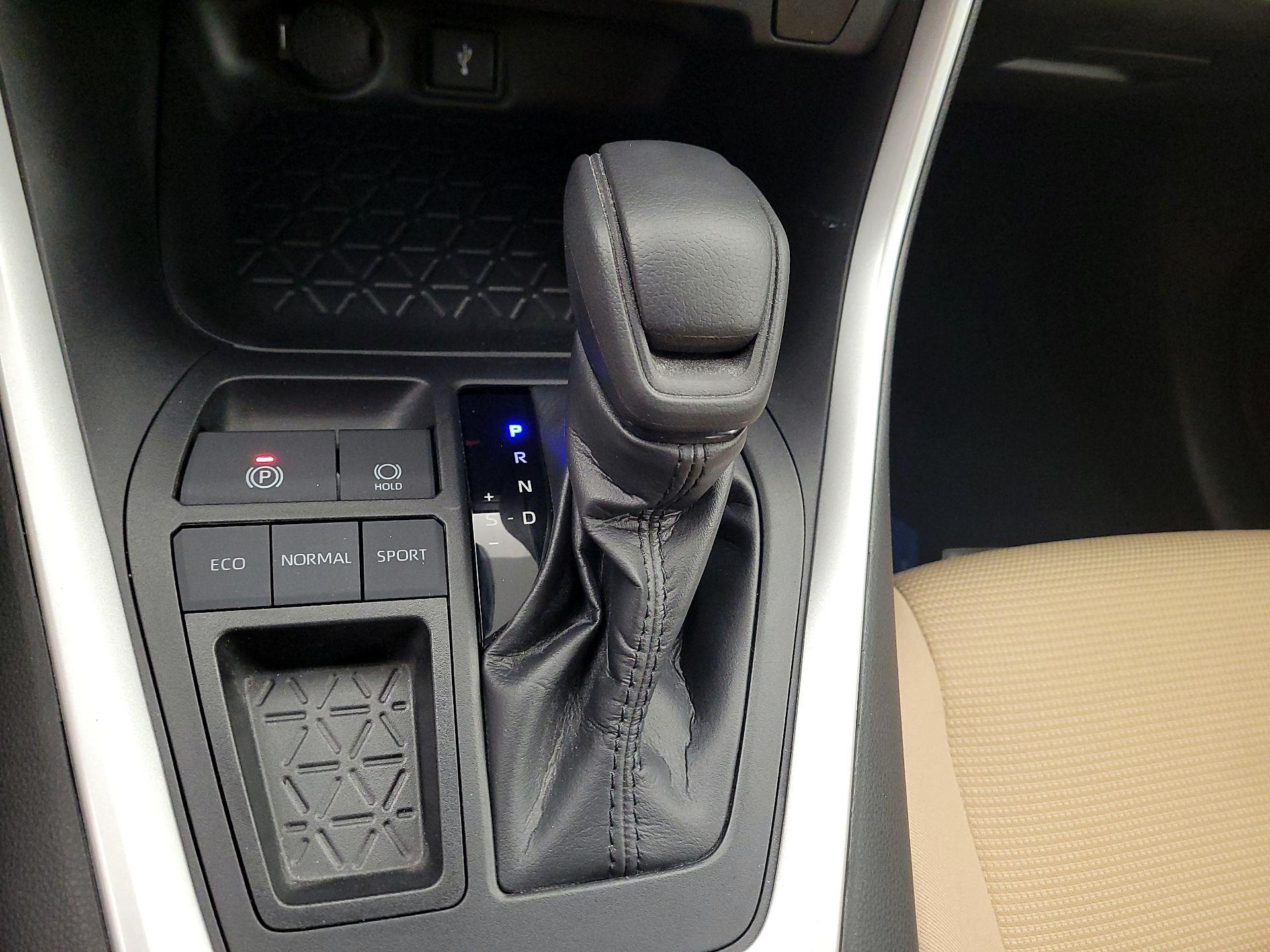 Thumbnail: 2021 Toyota RAV4 - 15