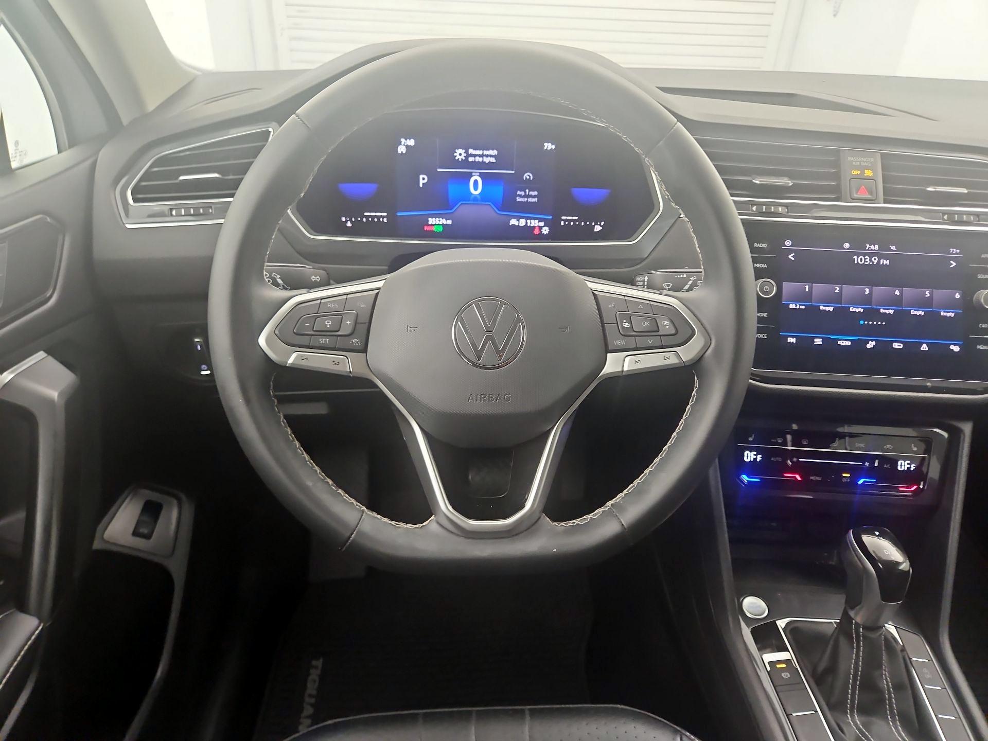 Thumbnail: 2022 Volkswagen Tiguan - 10