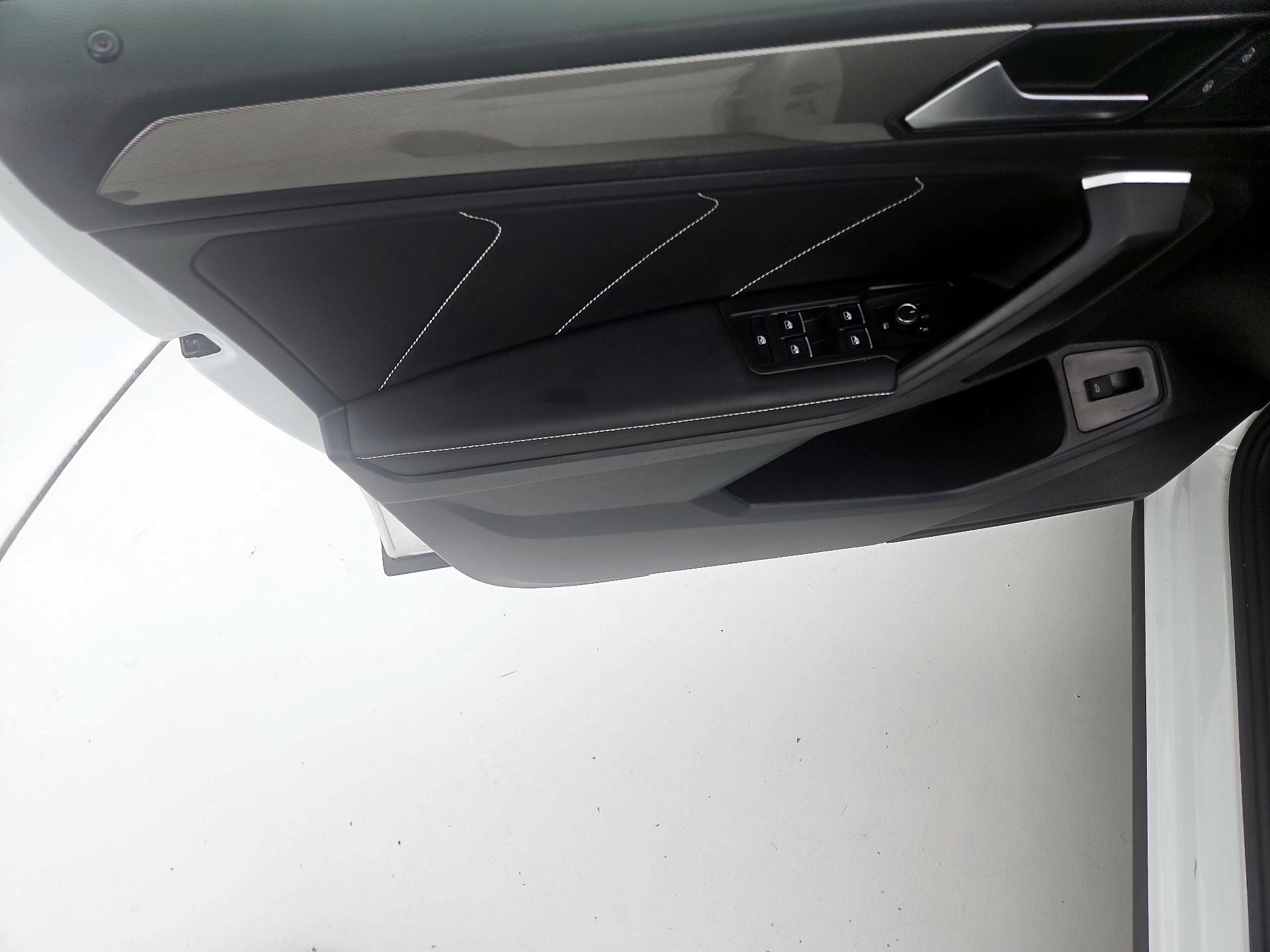 Thumbnail: 2022 Volkswagen Tiguan - 12