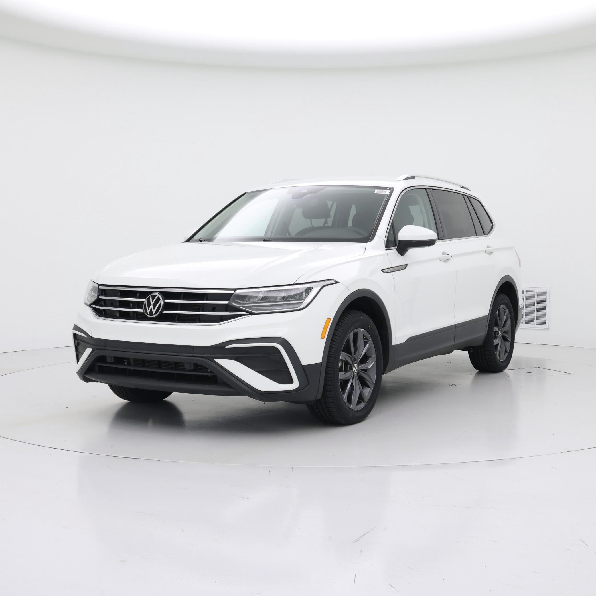 Thumbnail: 2022 Volkswagen Tiguan - 4