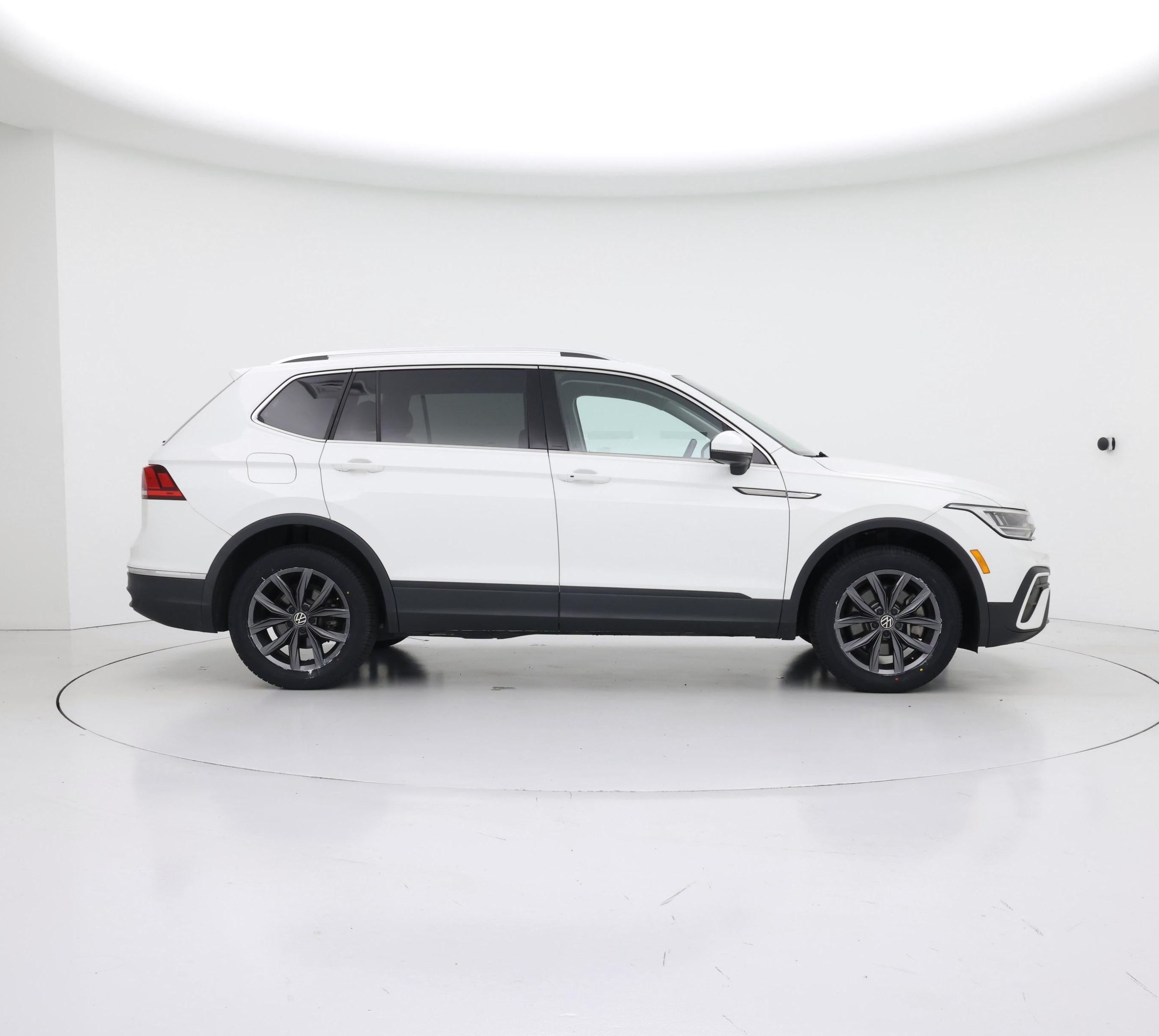 Thumbnail: 2022 Volkswagen Tiguan - 7