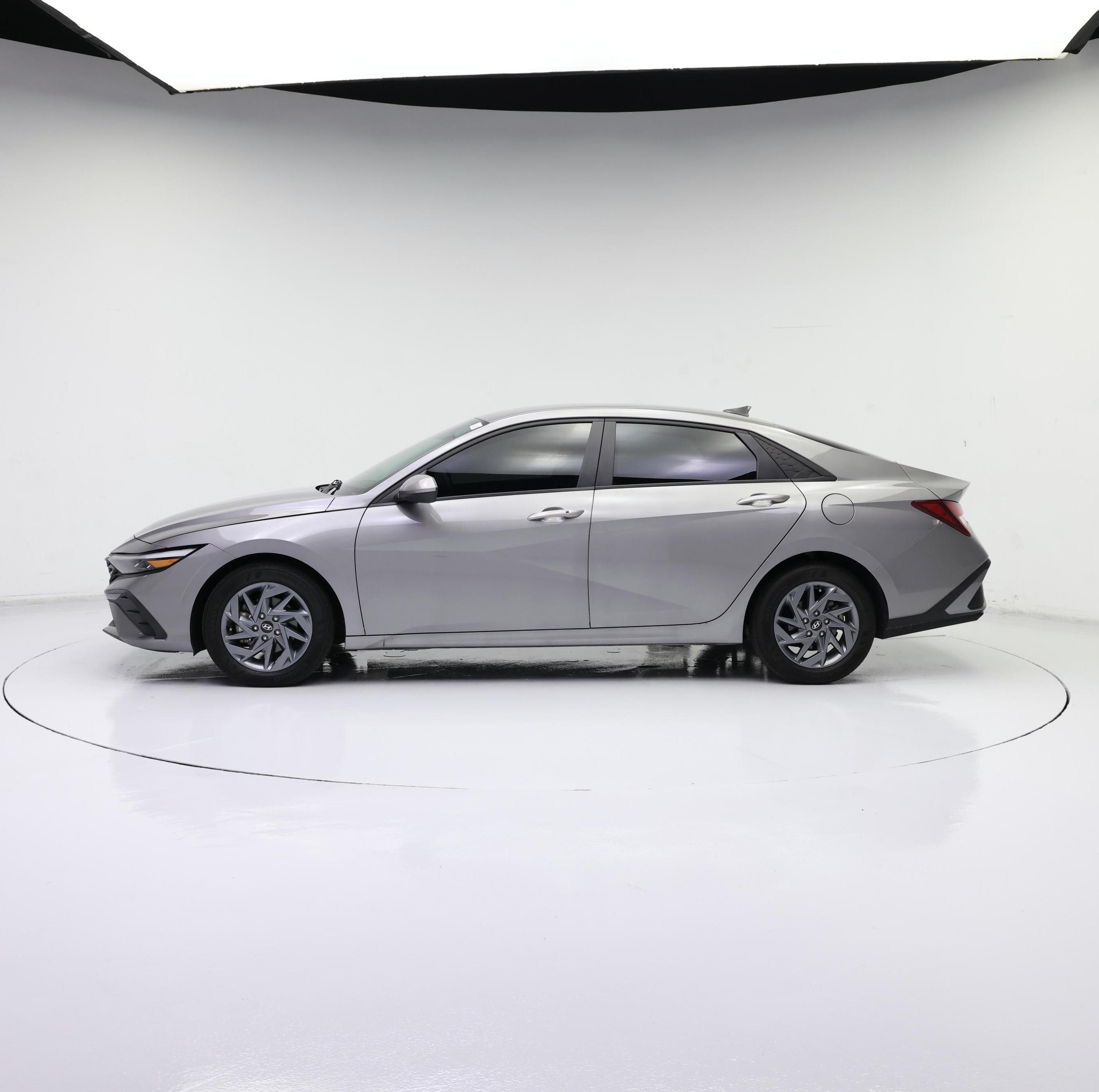 Thumbnail: 2024 Hyundai Elantra - 3
