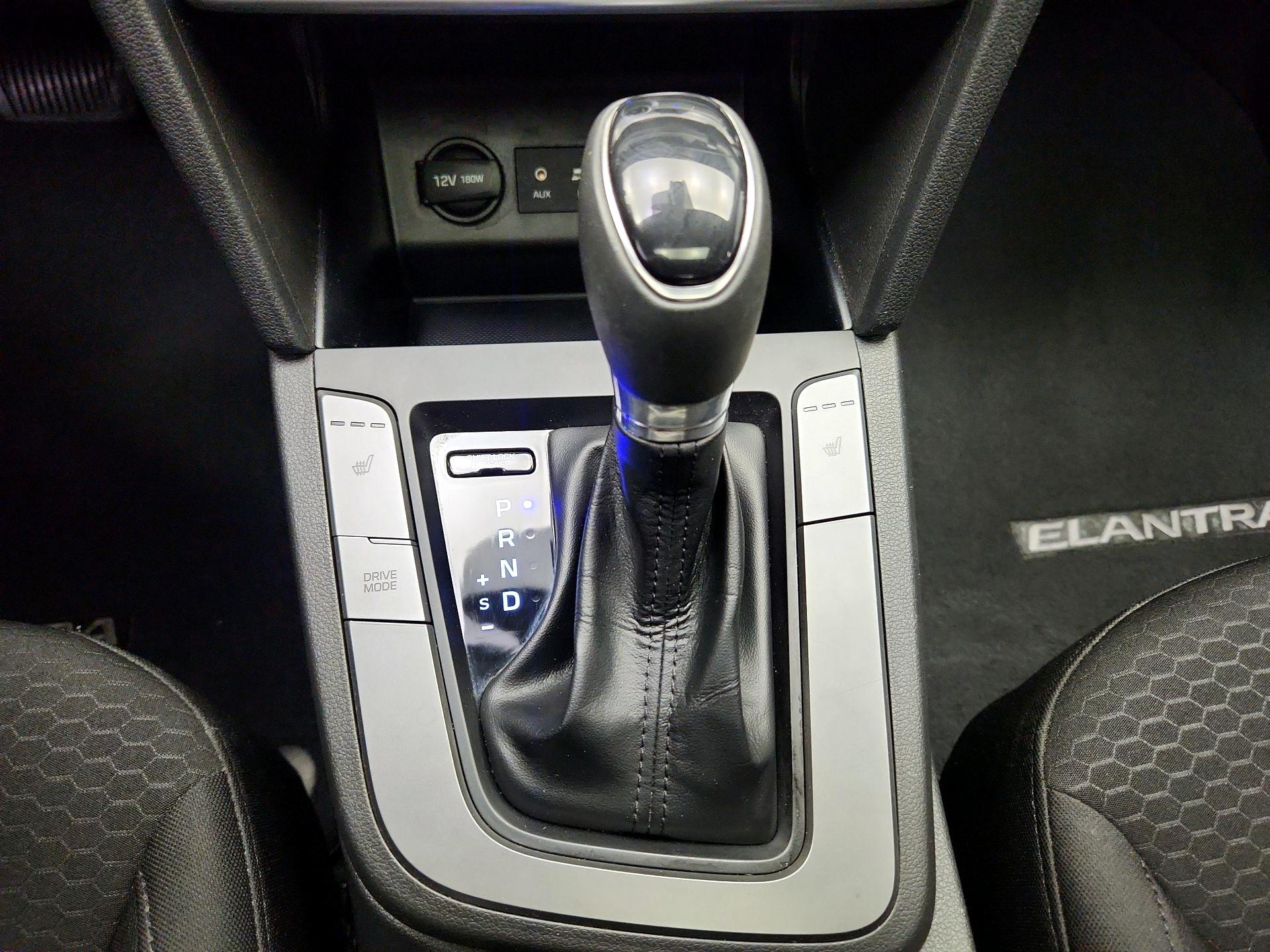 Thumbnail: 2020 Hyundai Elantra - 17