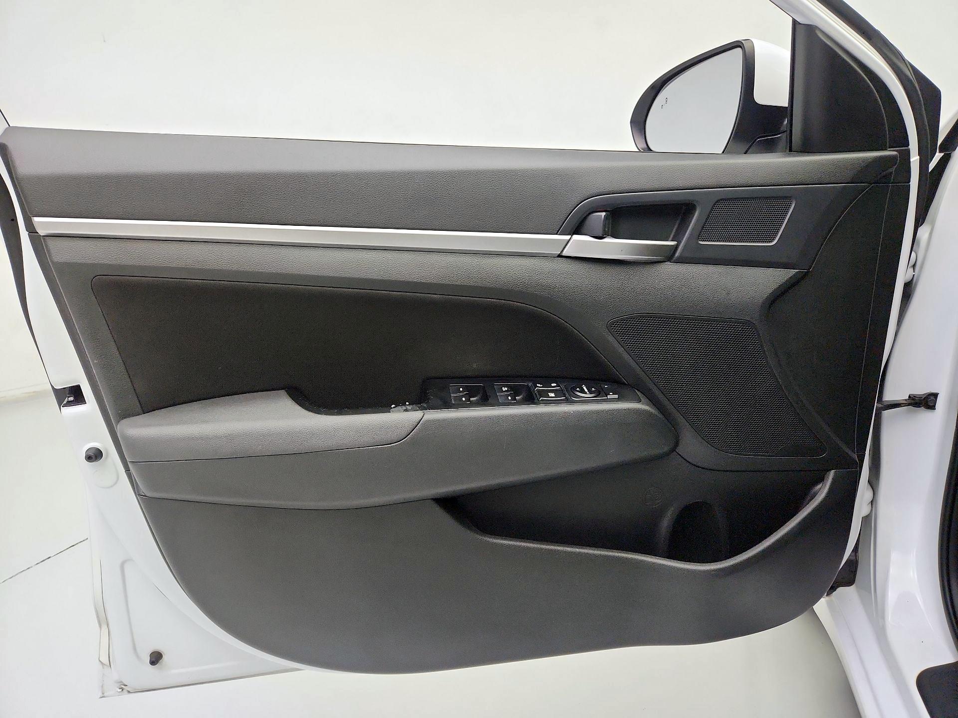 Thumbnail: 2020 Hyundai Elantra - 12