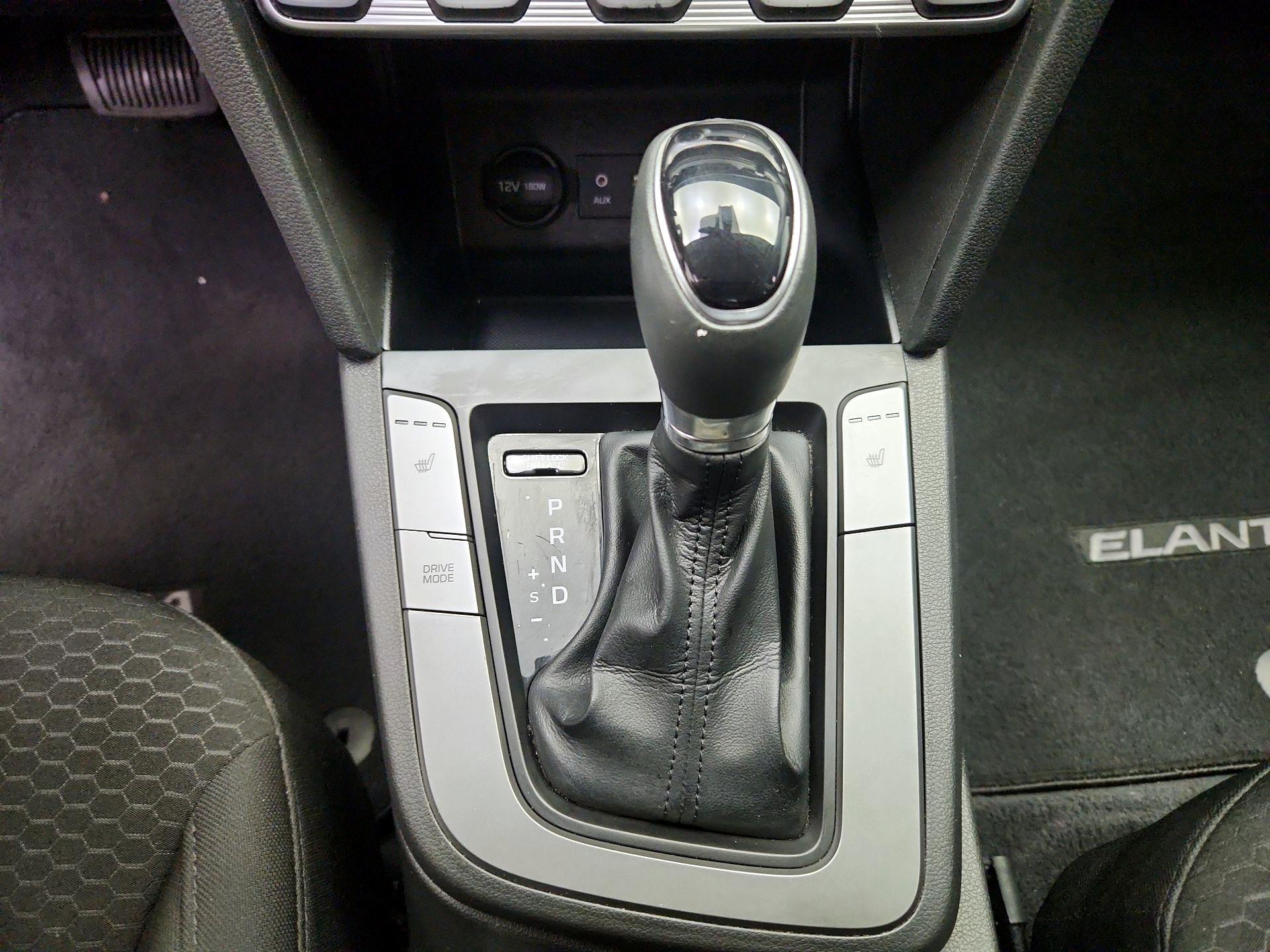 Thumbnail: 2020 Hyundai Elantra - 17