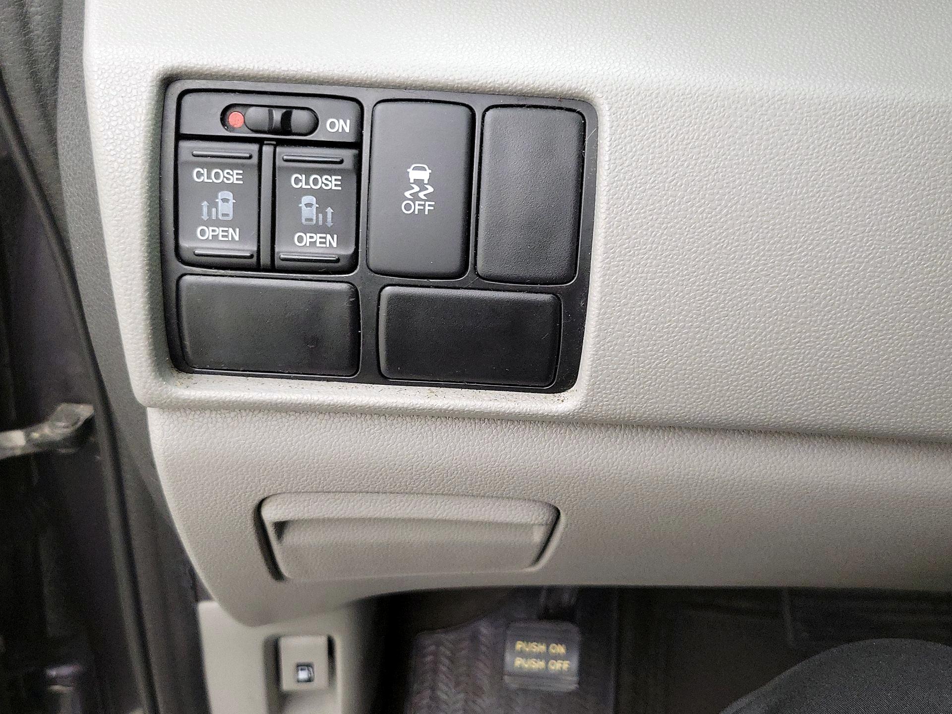 Thumbnail: 2015 Honda Odyssey - 13