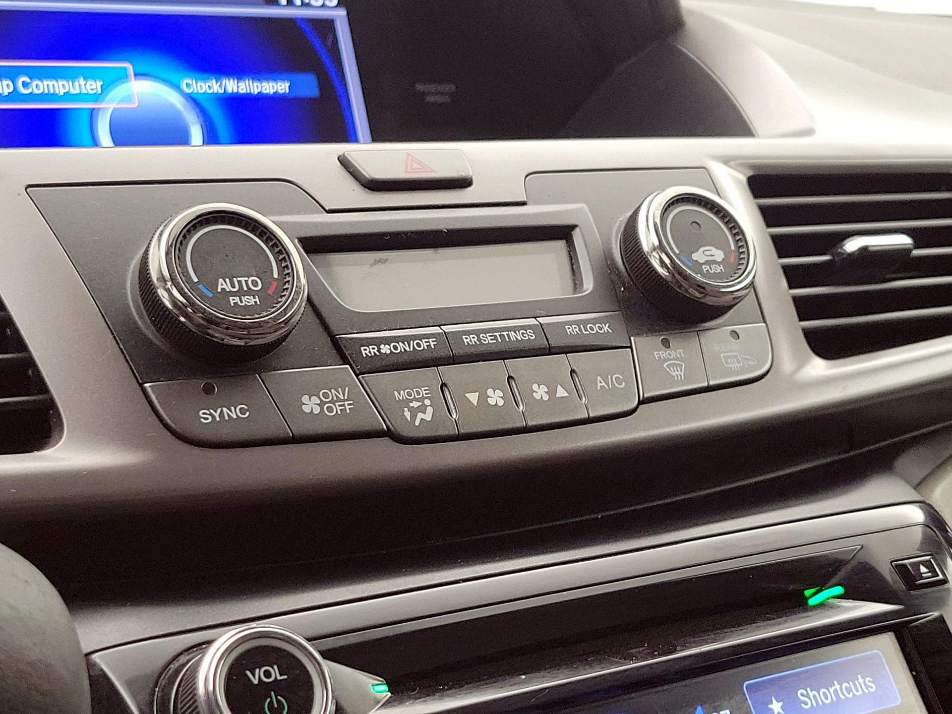 Thumbnail: 2015 Honda Odyssey - 16