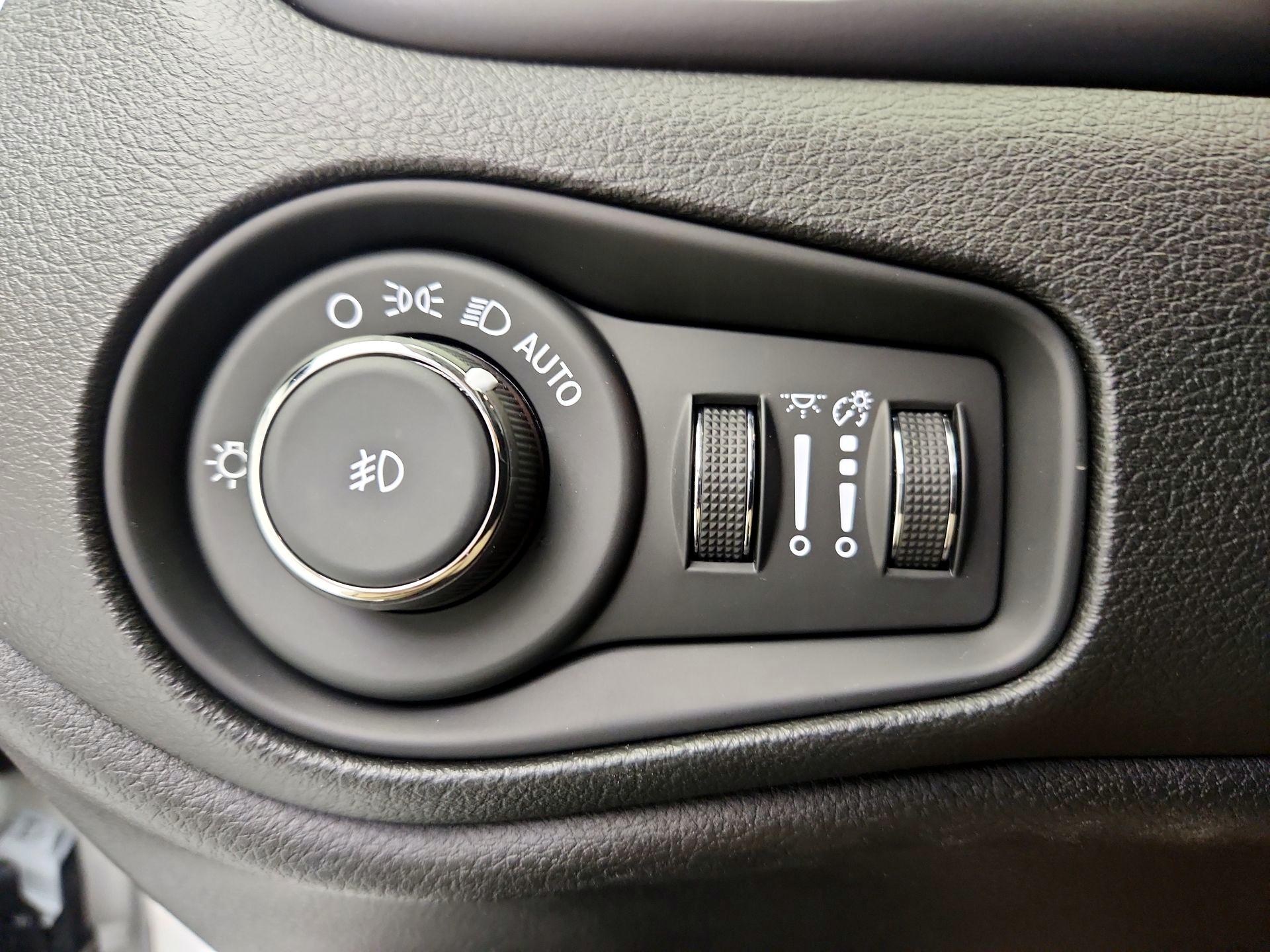 Thumbnail: 2022 Jeep Renegade - 13