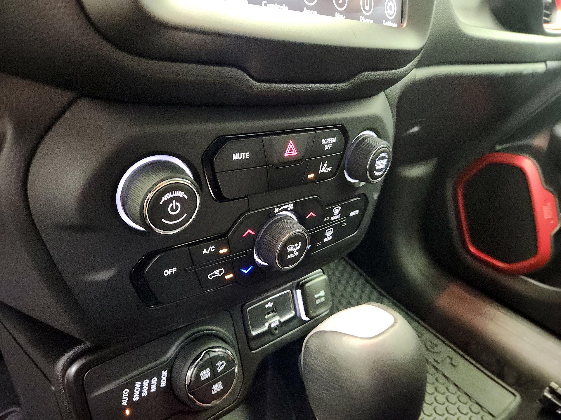 Thumbnail: 2022 Jeep Renegade - 17