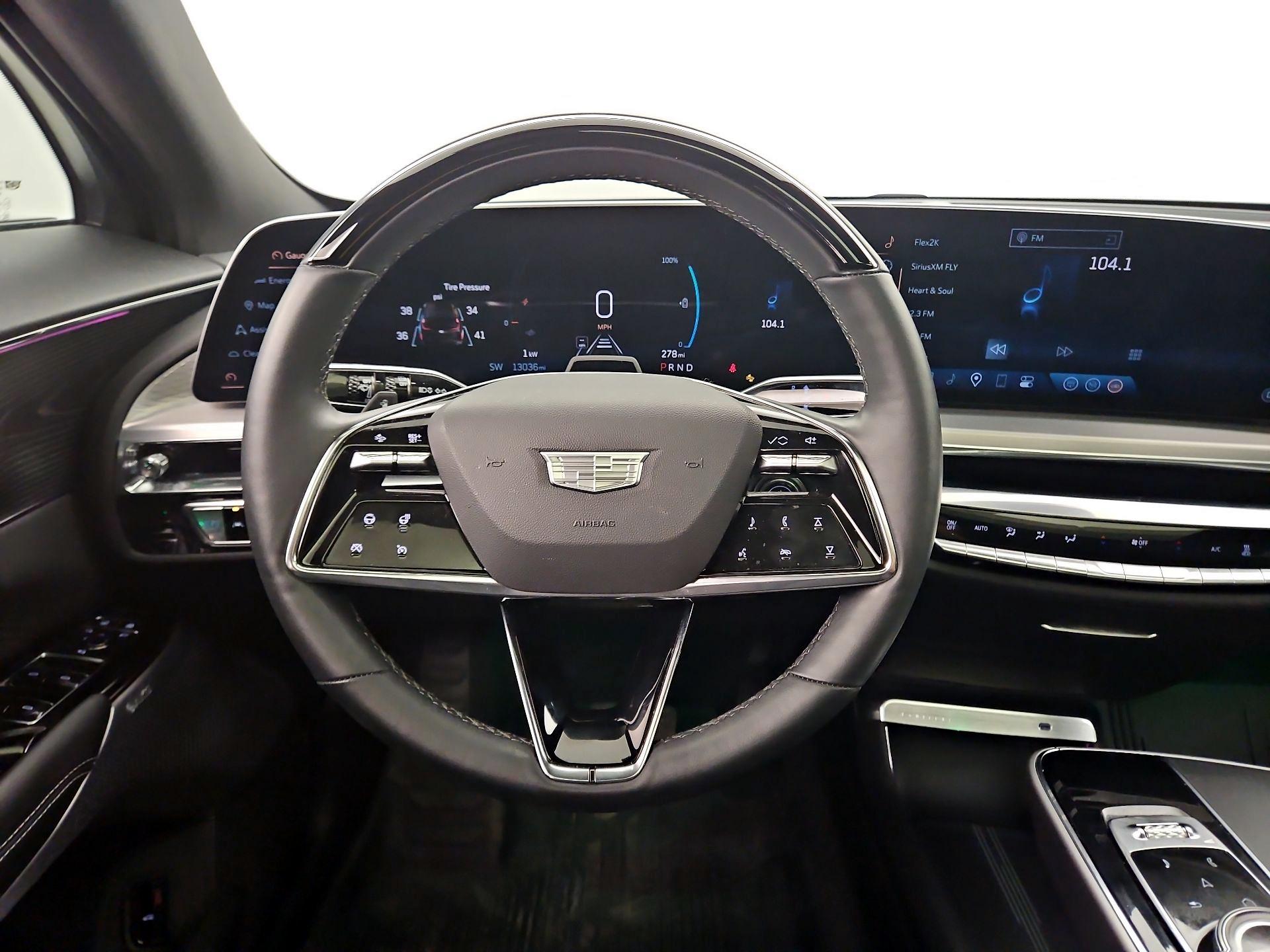Thumbnail: 2024 Cadillac Lyriq - 10