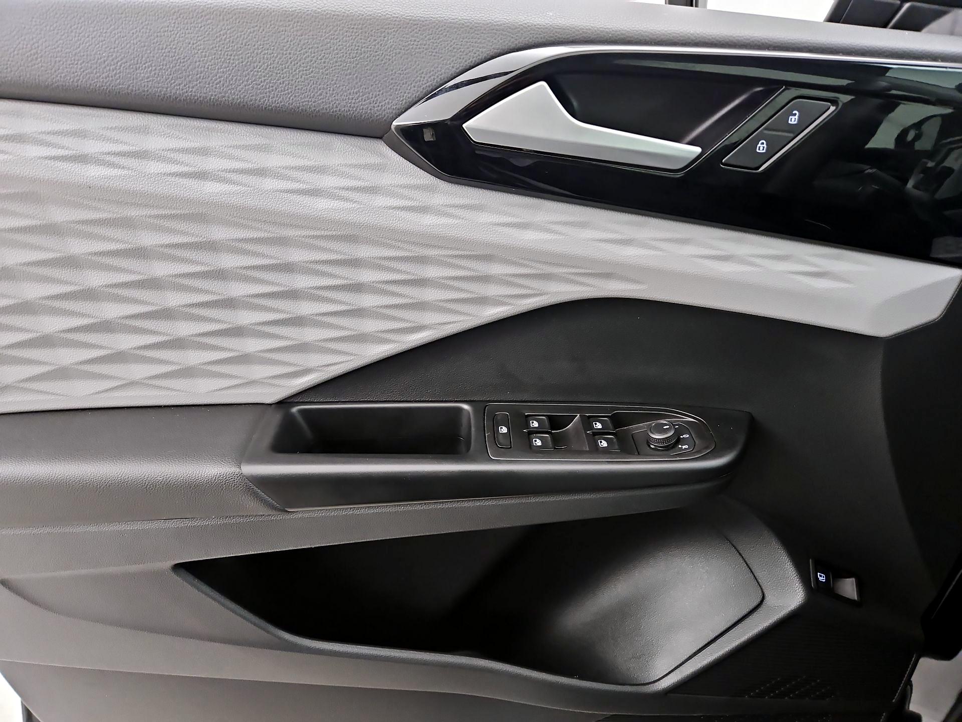 Thumbnail: 2022 Volkswagen Taos - 12