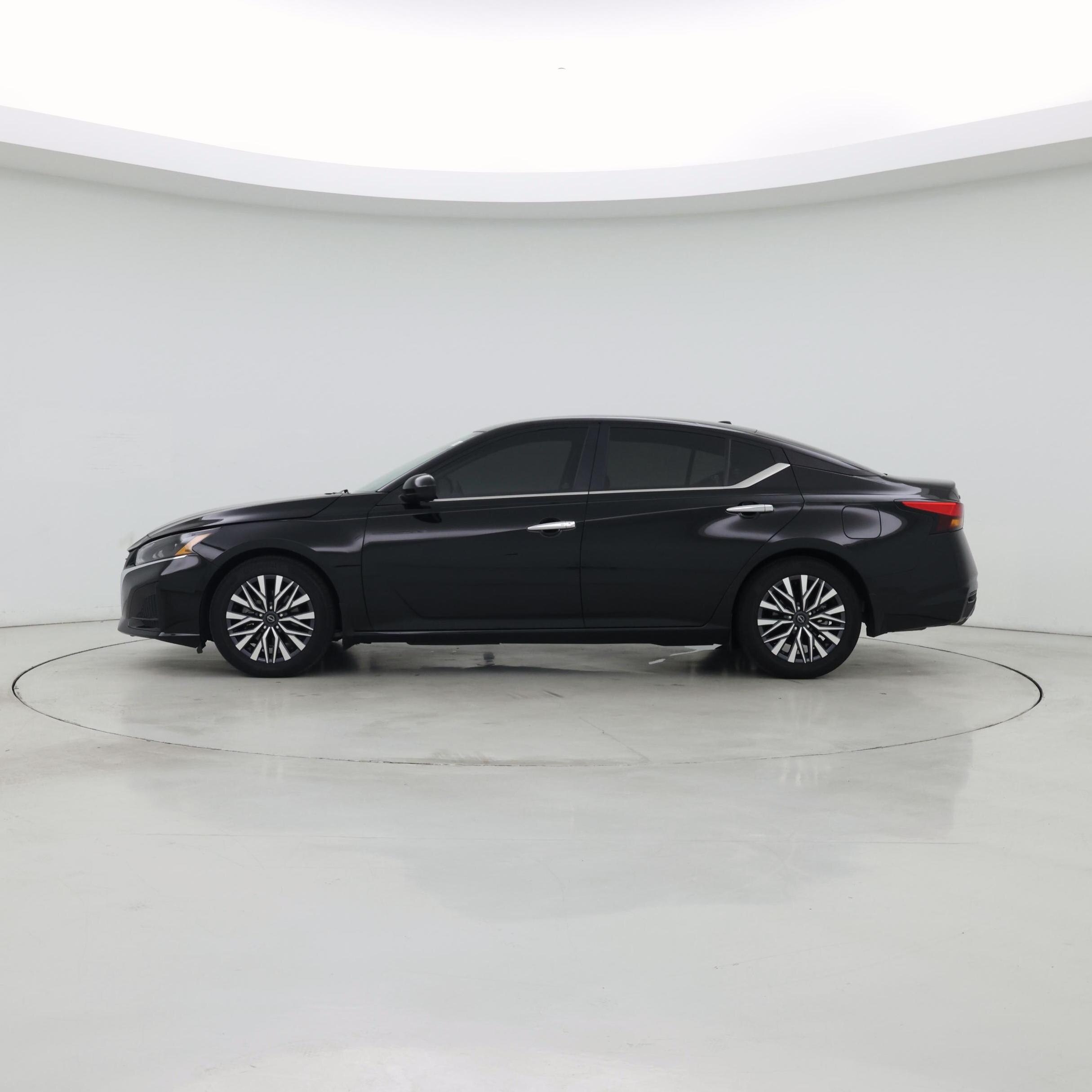Thumbnail: 2023 Nissan Altima - 3