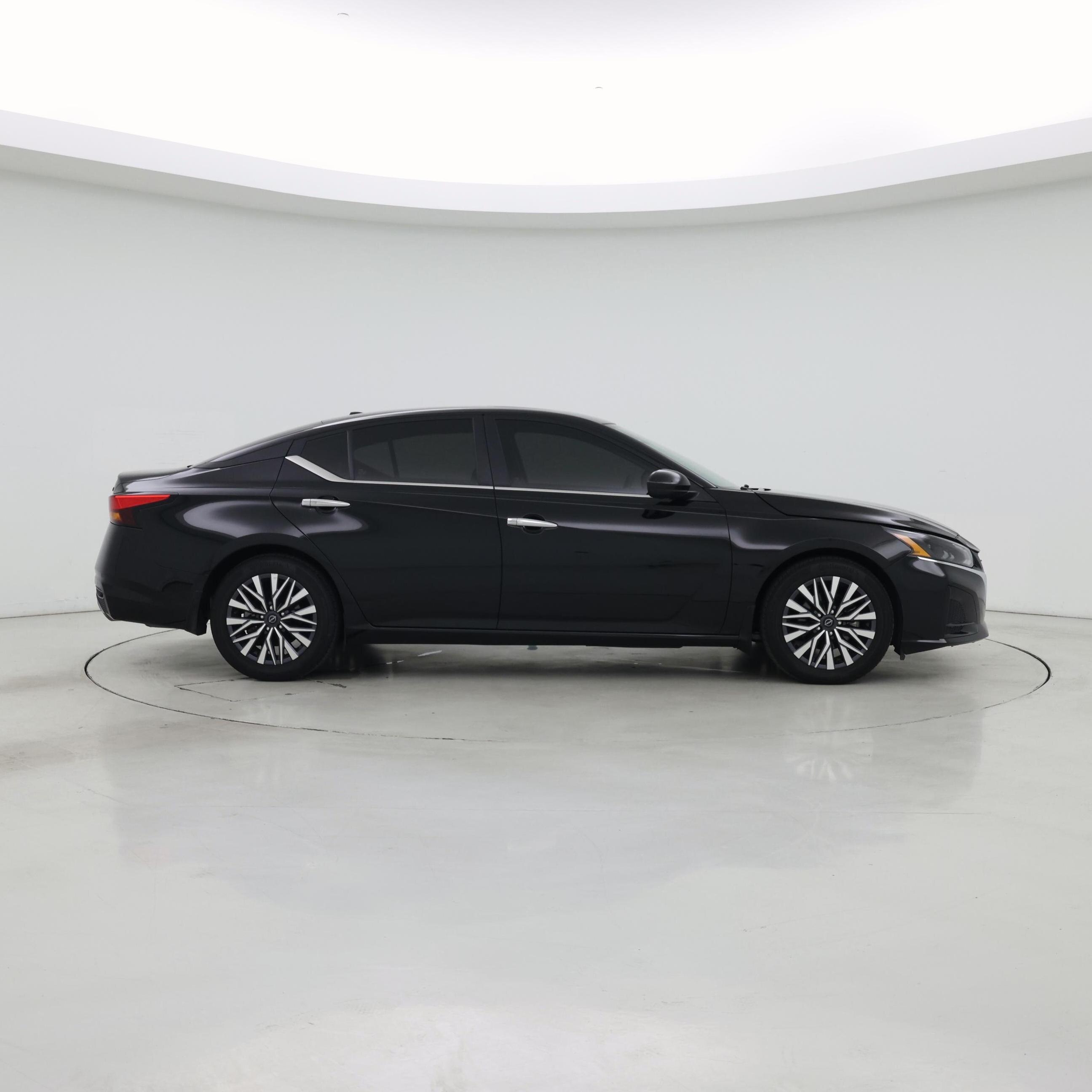 Thumbnail: 2023 Nissan Altima - 7