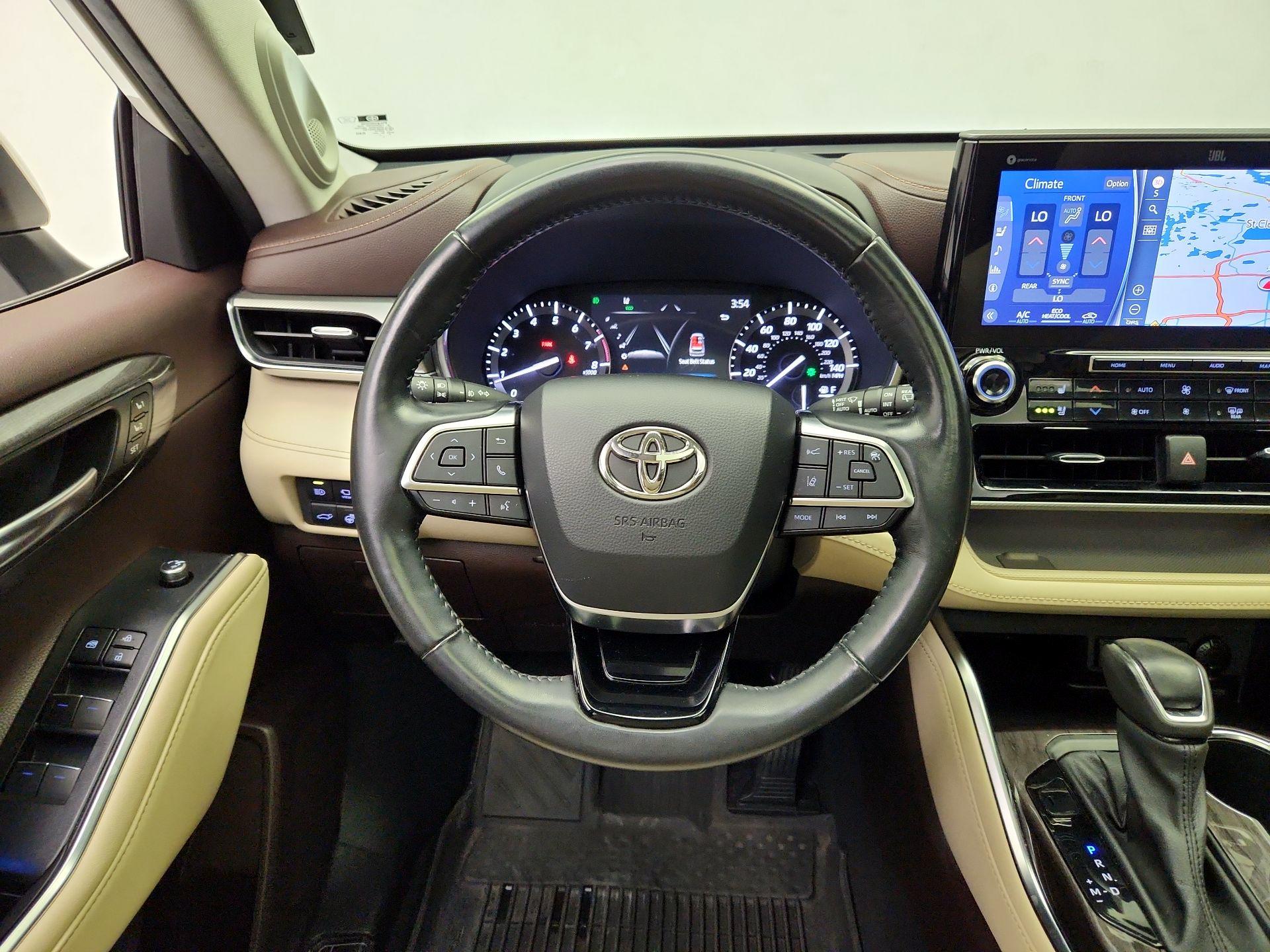 Thumbnail: 2021 Toyota Highlander - 10