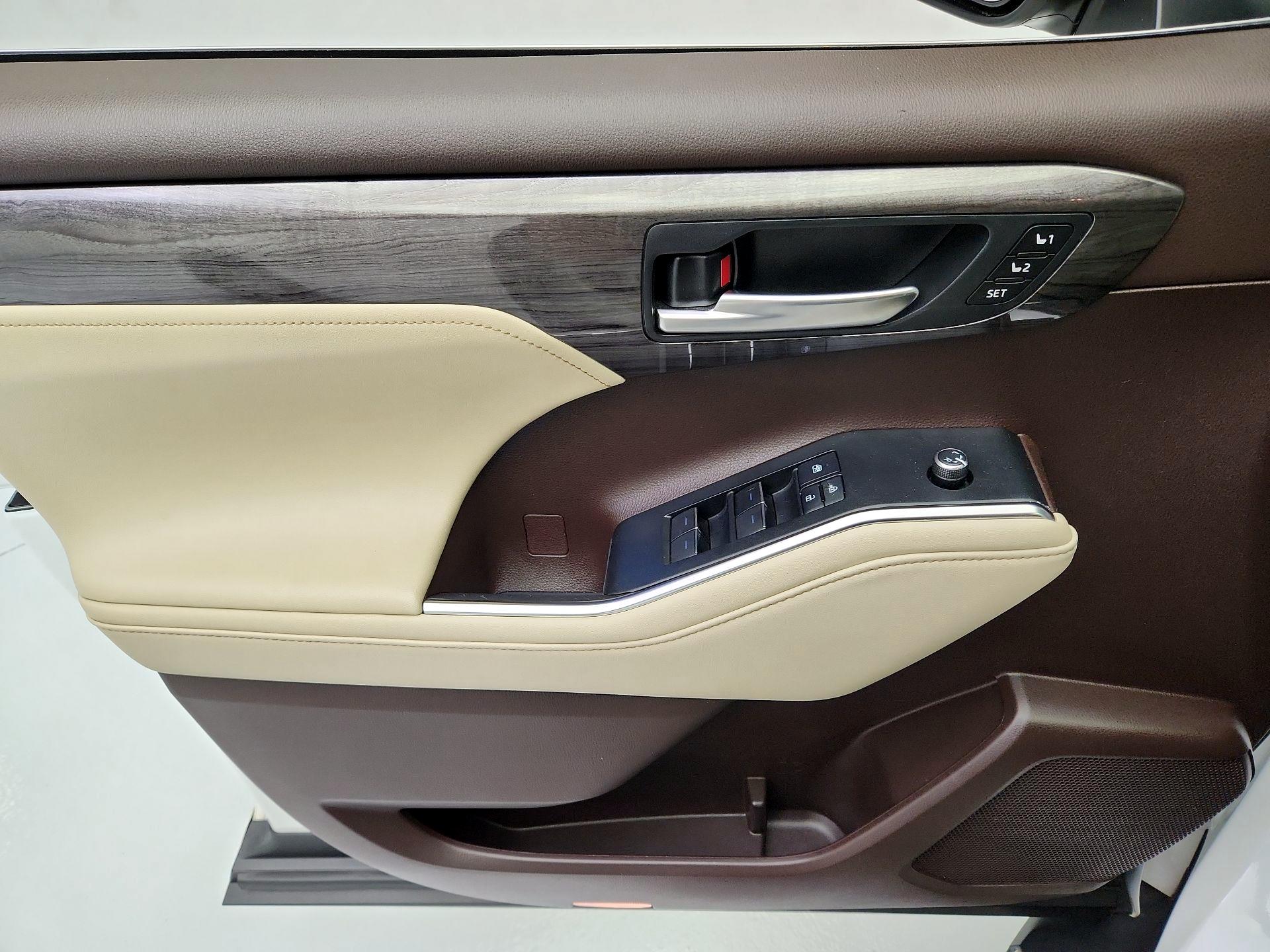 Thumbnail: 2021 Toyota Highlander - 12
