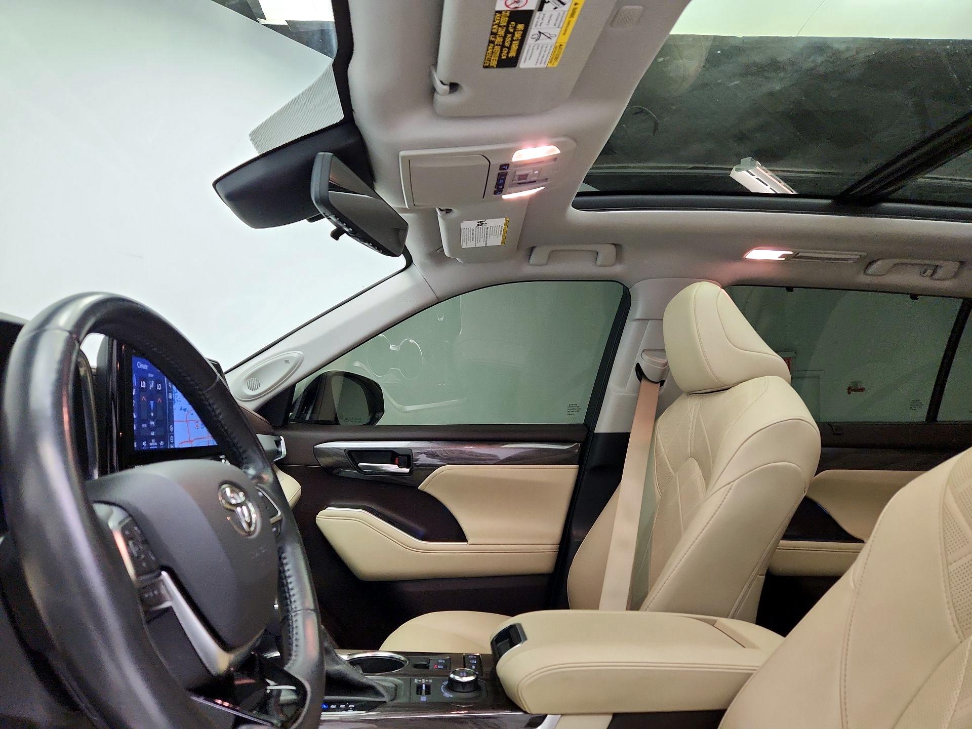 Thumbnail: 2021 Toyota Highlander - 20