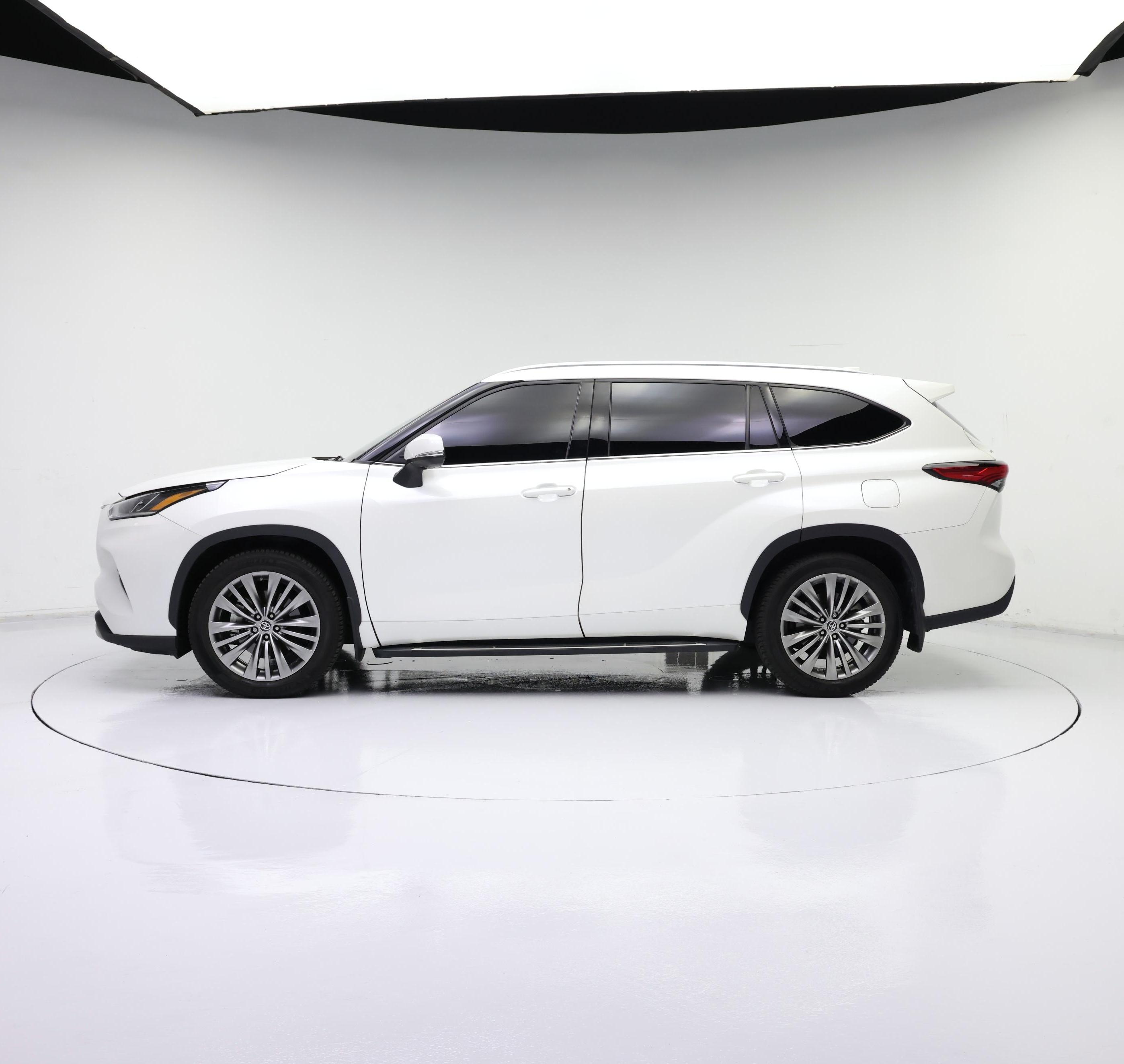 Thumbnail: 2021 Toyota Highlander - 3