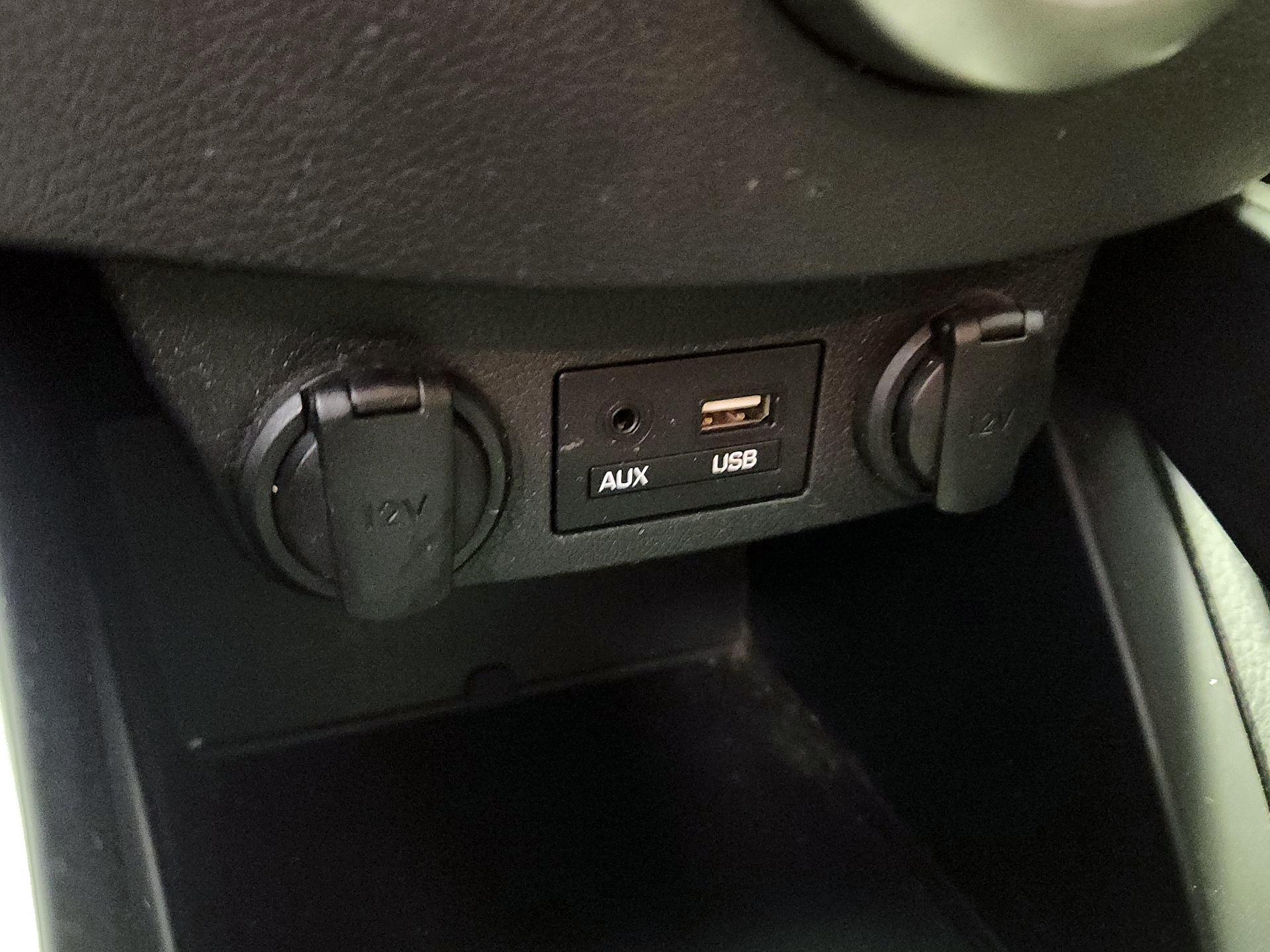 Thumbnail: 2017 Hyundai Veloster - 18