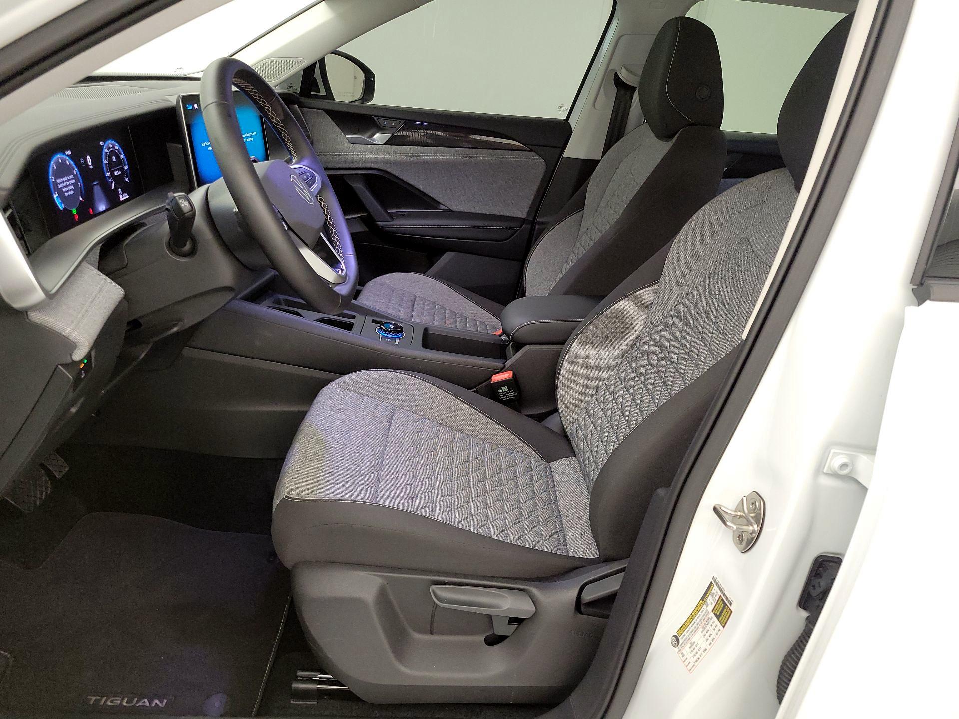 Thumbnail: 2025 Volkswagen Tiguan - 11