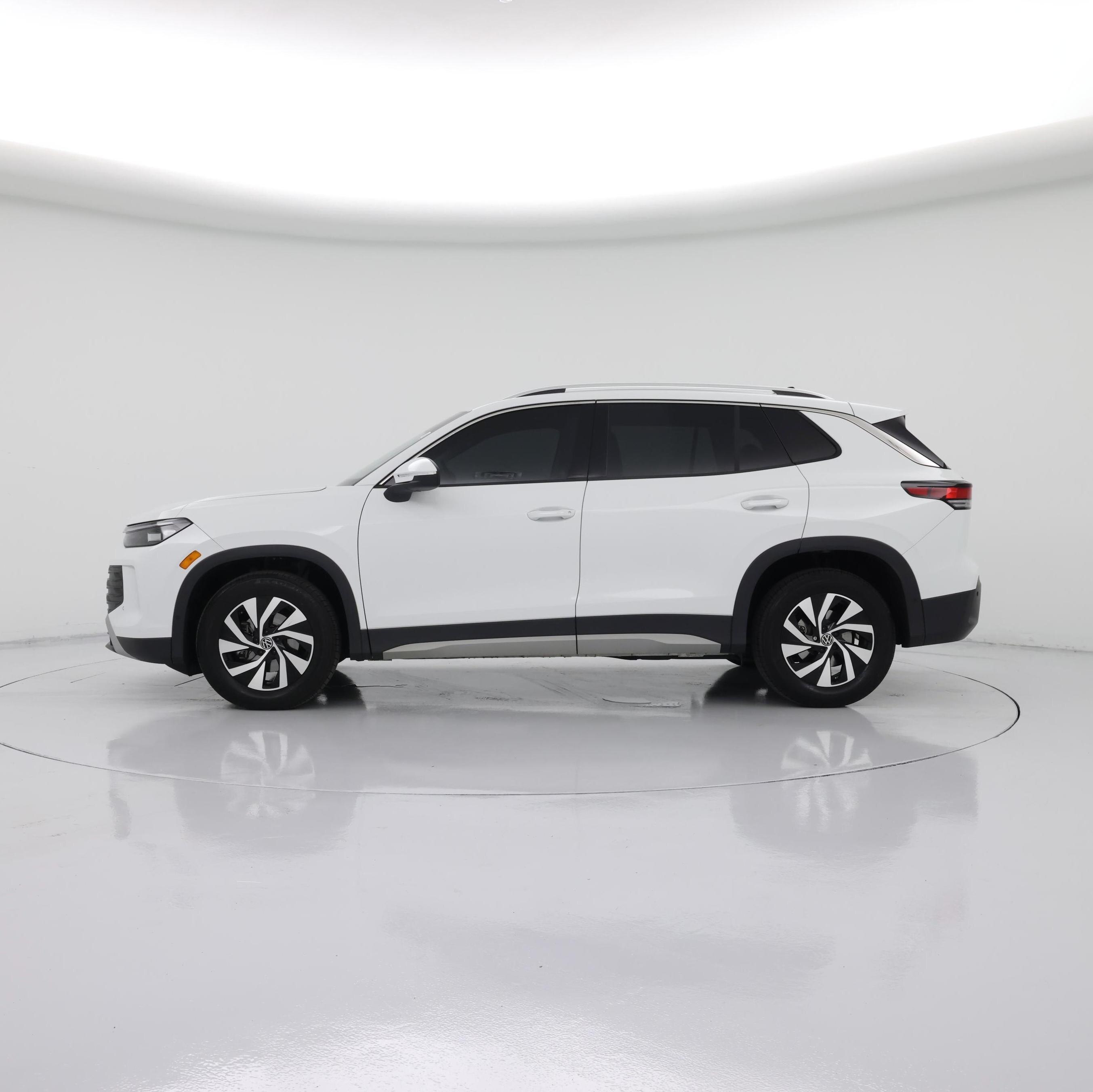 Thumbnail: 2025 Volkswagen Tiguan - 3