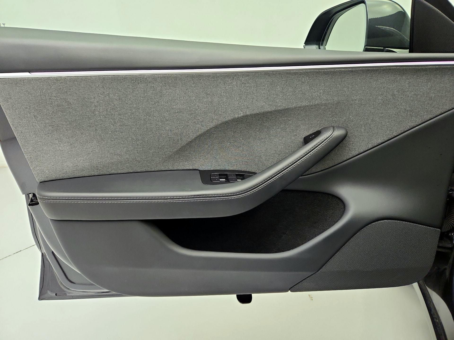 Thumbnail: 2025 Tesla Model 3 - 12