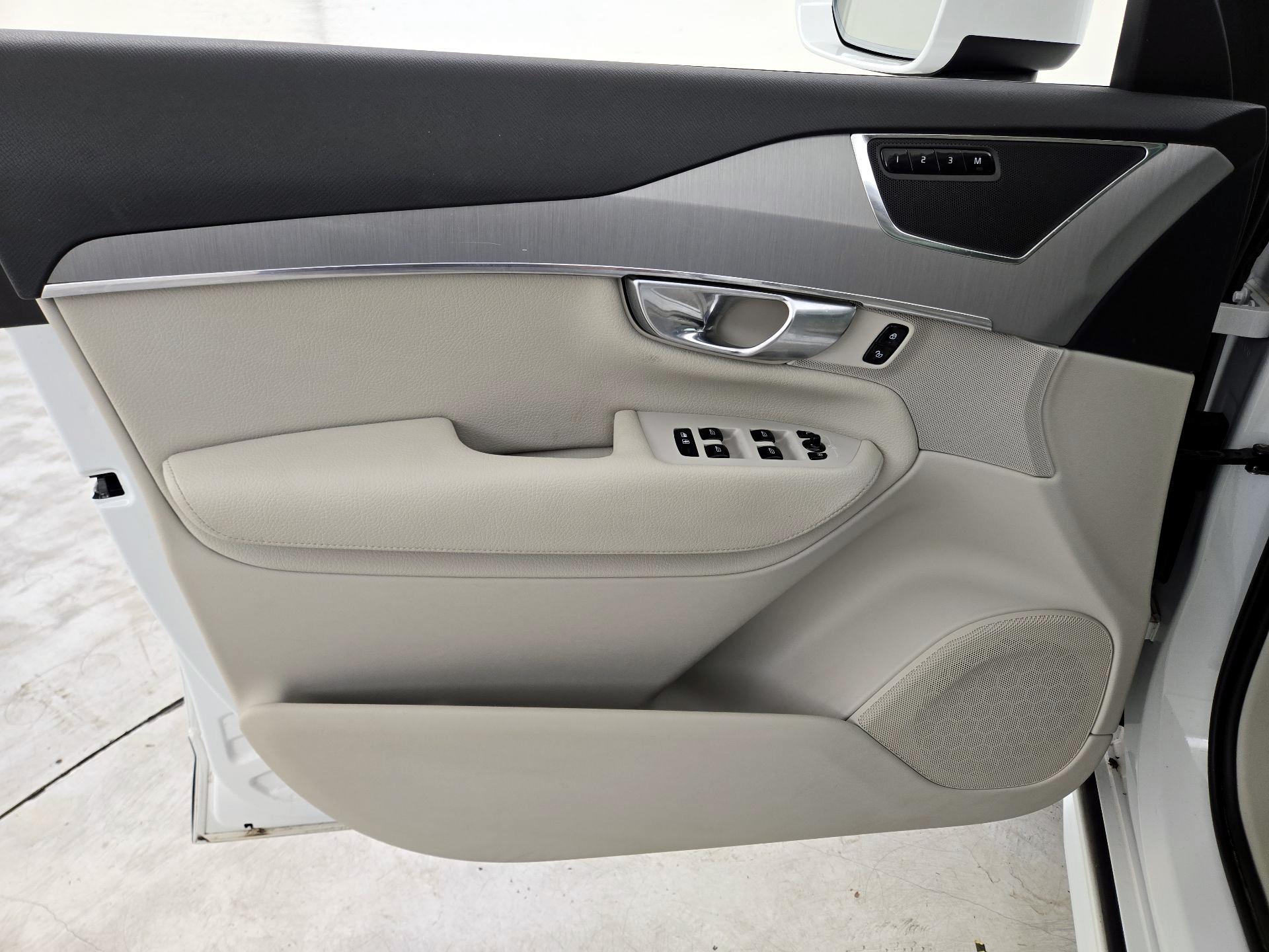 Thumbnail: 2021 Volvo XC90 - 12