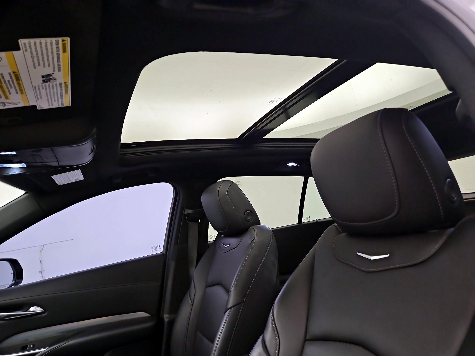 Thumbnail: 2023 Cadillac XT4 - 19