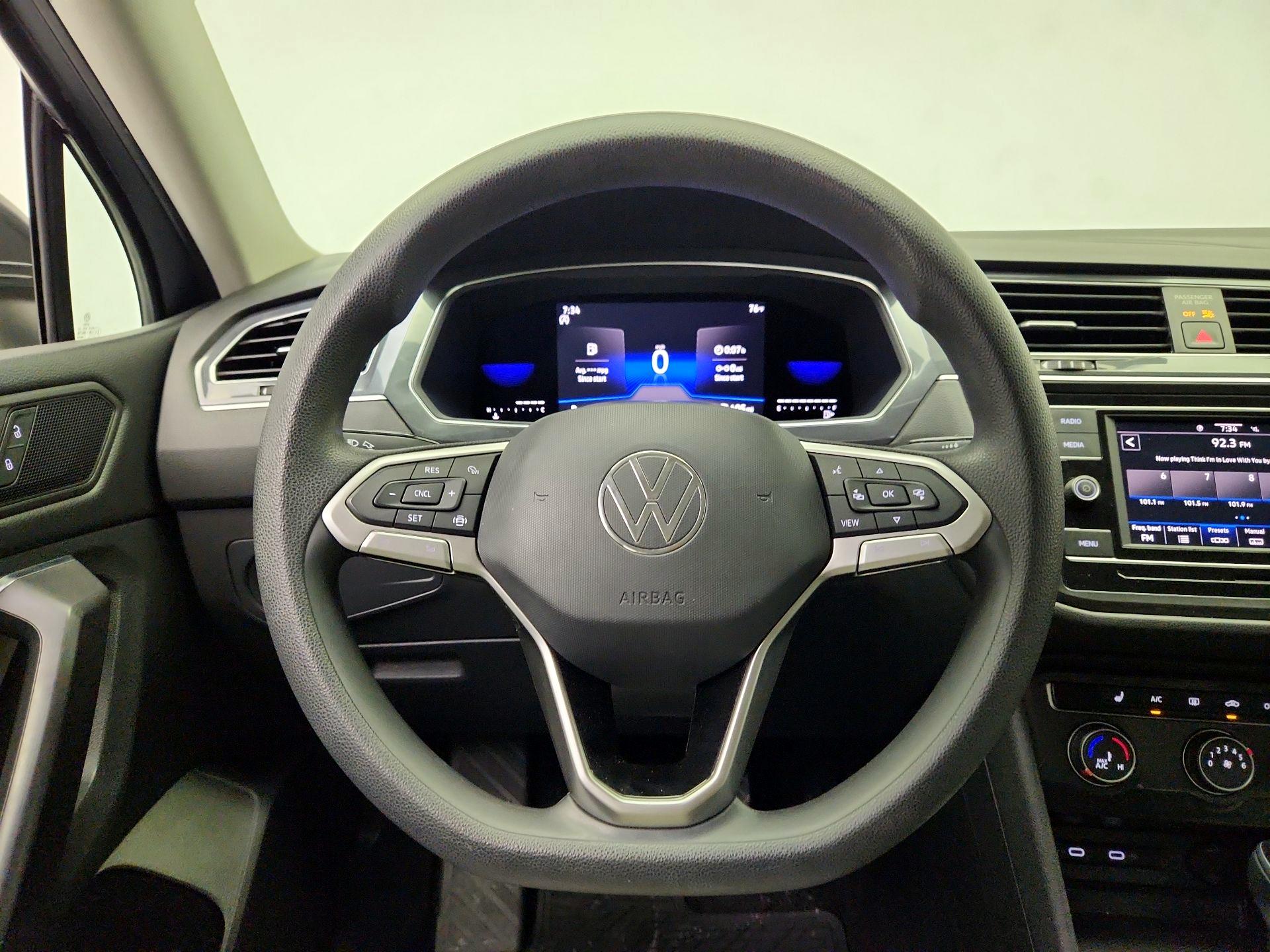 Thumbnail: 2022 Volkswagen Tiguan - 10