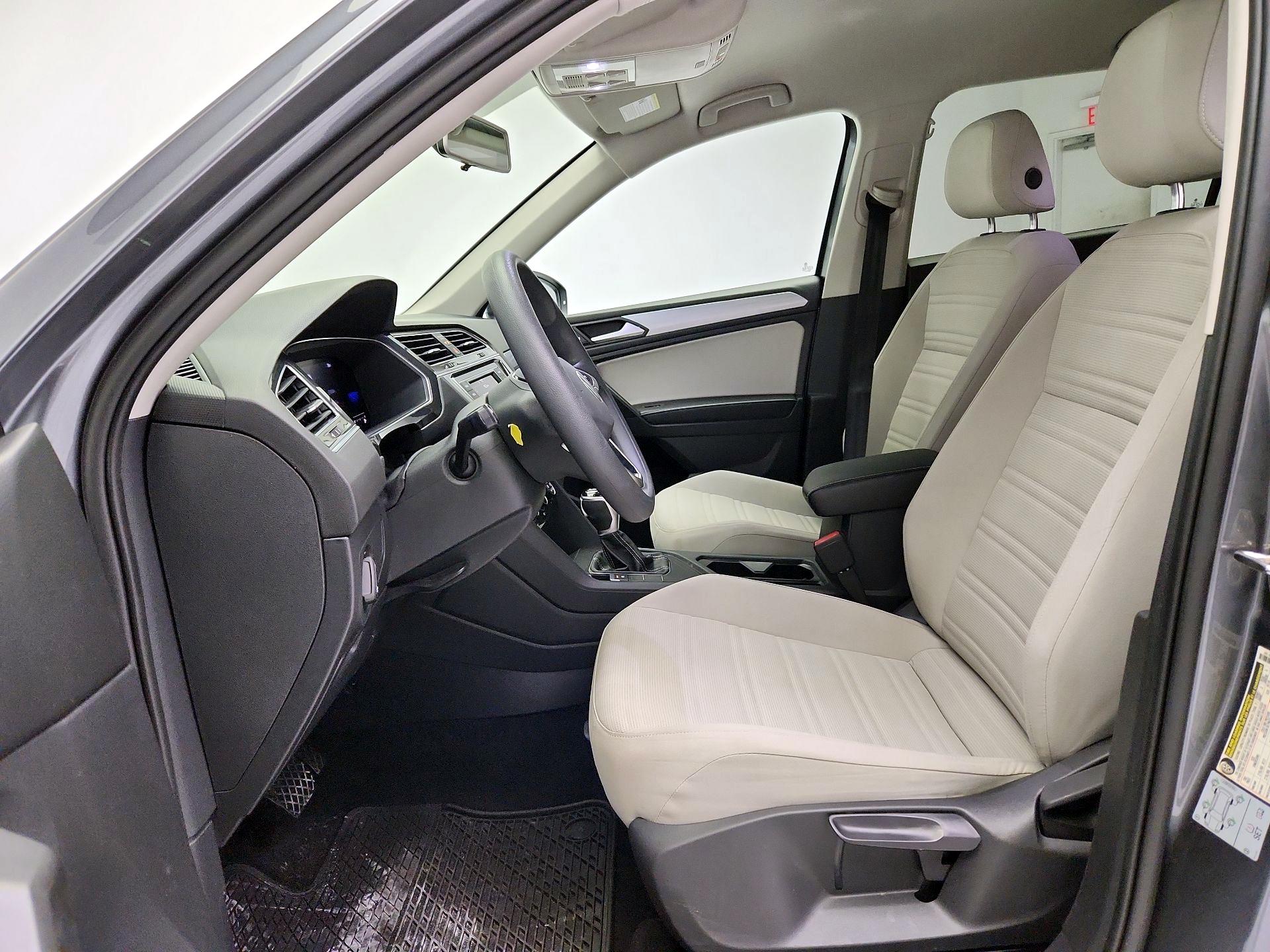 Thumbnail: 2022 Volkswagen Tiguan - 11